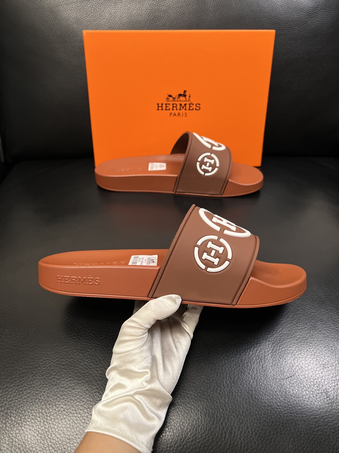 Hermes  高品质  顶级工艺品  爱马仕 拖鞋专柜同步发售原厂配置，意大利进口原版面料，高品质拼接
