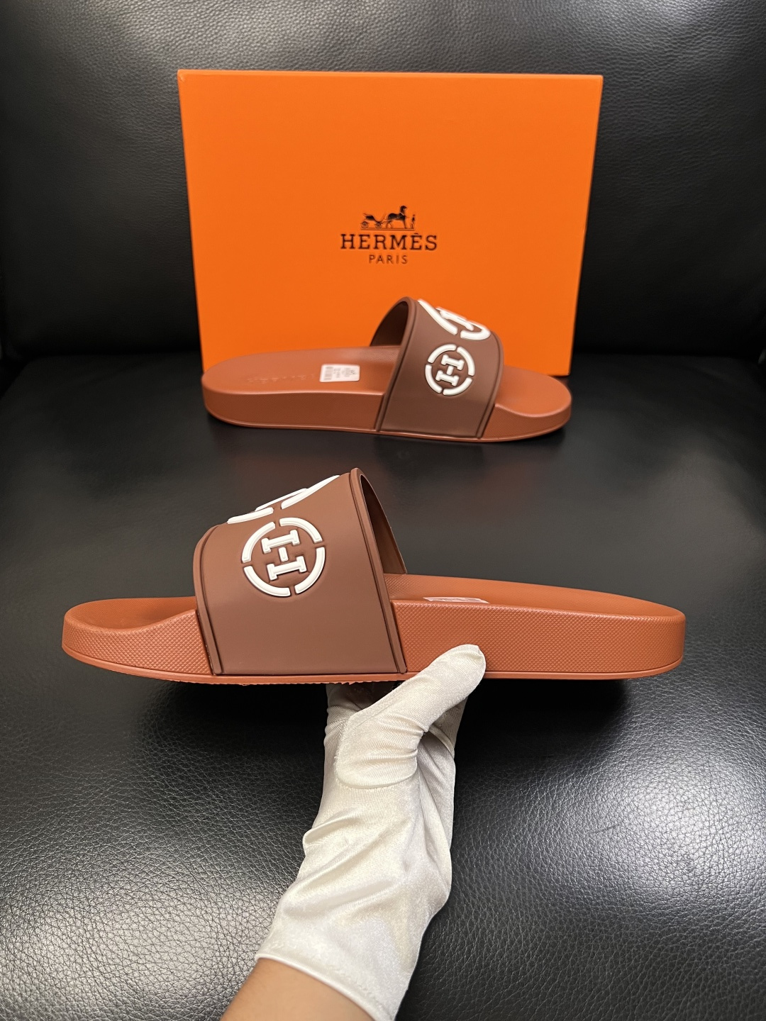 Hermes  高品质  顶级工艺品  爱马仕 拖鞋专柜同步发售原厂配置，意大利进口原版面料，高品质拼接