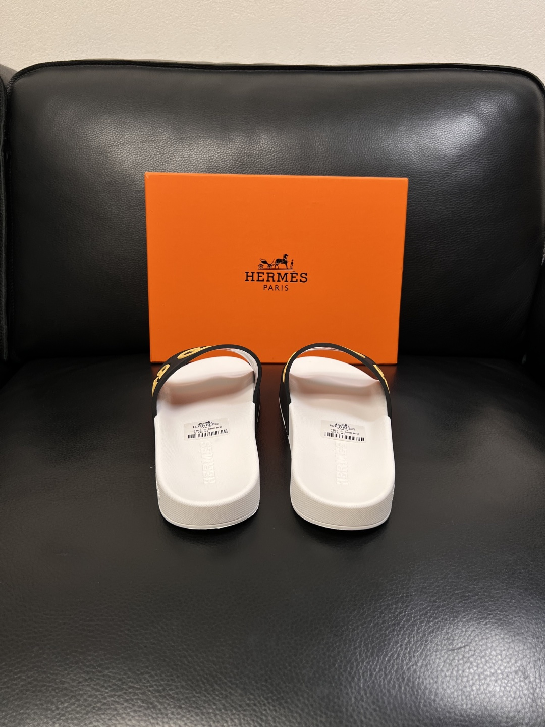 Hermes  高品质  顶级工艺品  爱马仕 拖鞋专柜同步发售原厂配置，意大利进口原版面料，高品质拼接