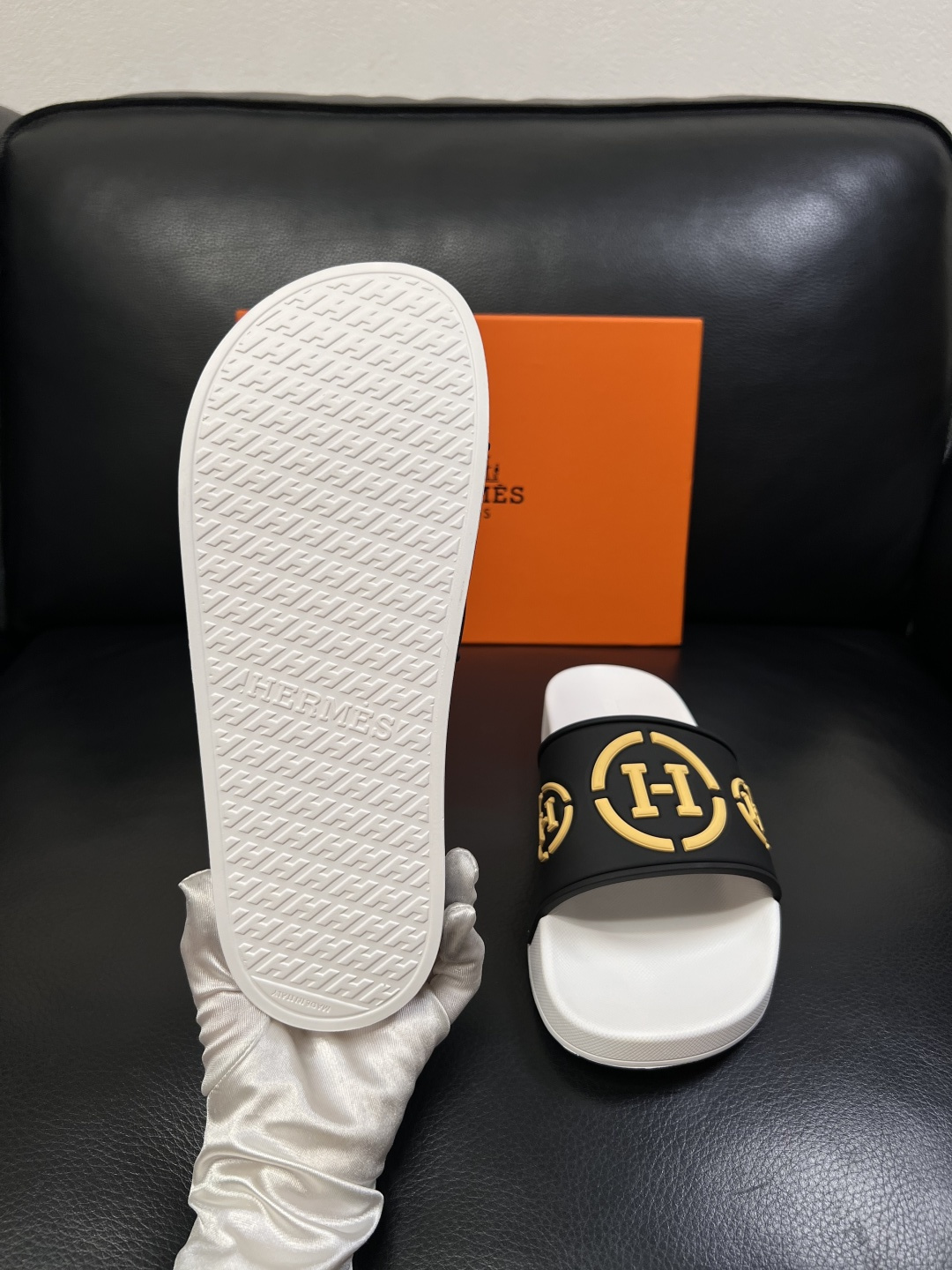 Hermes  高品质  顶级工艺品  爱马仕 拖鞋专柜同步发售原厂配置，意大利进口原版面料，高品质拼接
