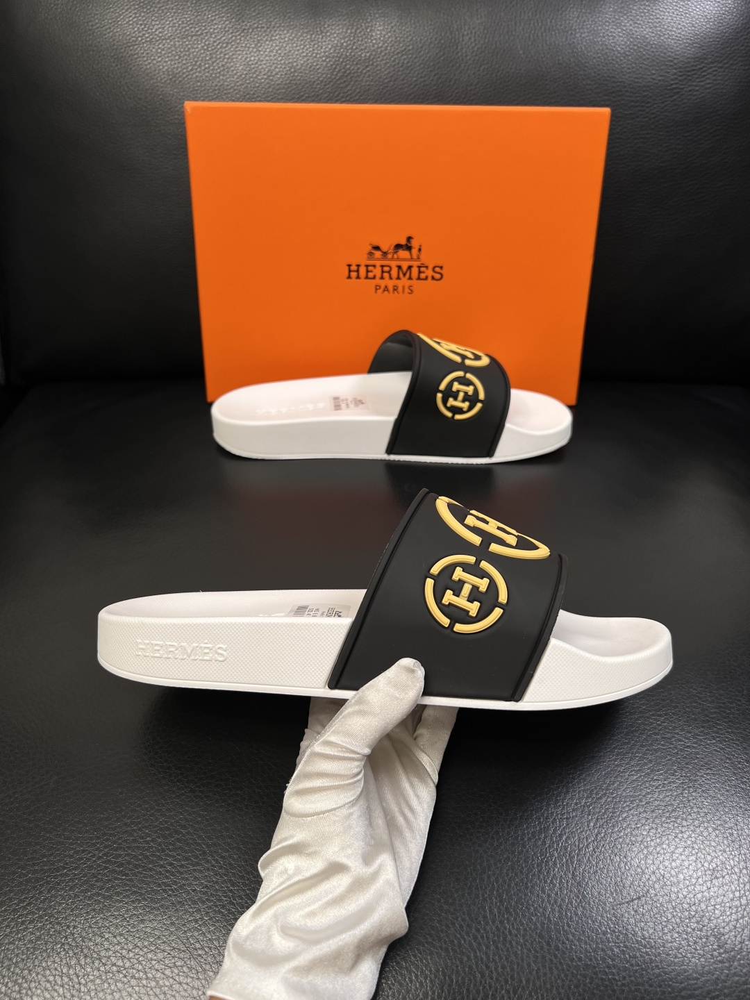 Hermes  高品质  顶级工艺品  爱马仕 拖鞋专柜同步发售原厂配置，意大利进口原版面料，高品质拼接