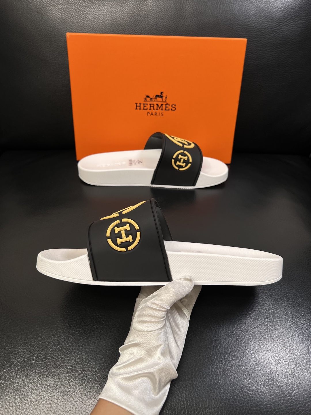 Hermes  高品质  顶级工艺品  爱马仕 拖鞋专柜同步发售原厂配置，意大利进口原版面料，高品质拼接