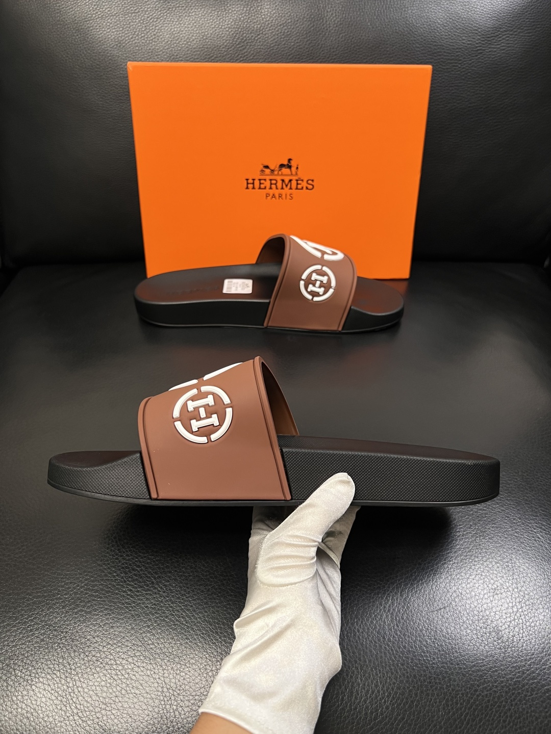 Hermes  高品质  顶级工艺品  爱马仕 拖鞋专柜同步发售原厂配置，意大利进口原版面料，高品质拼接