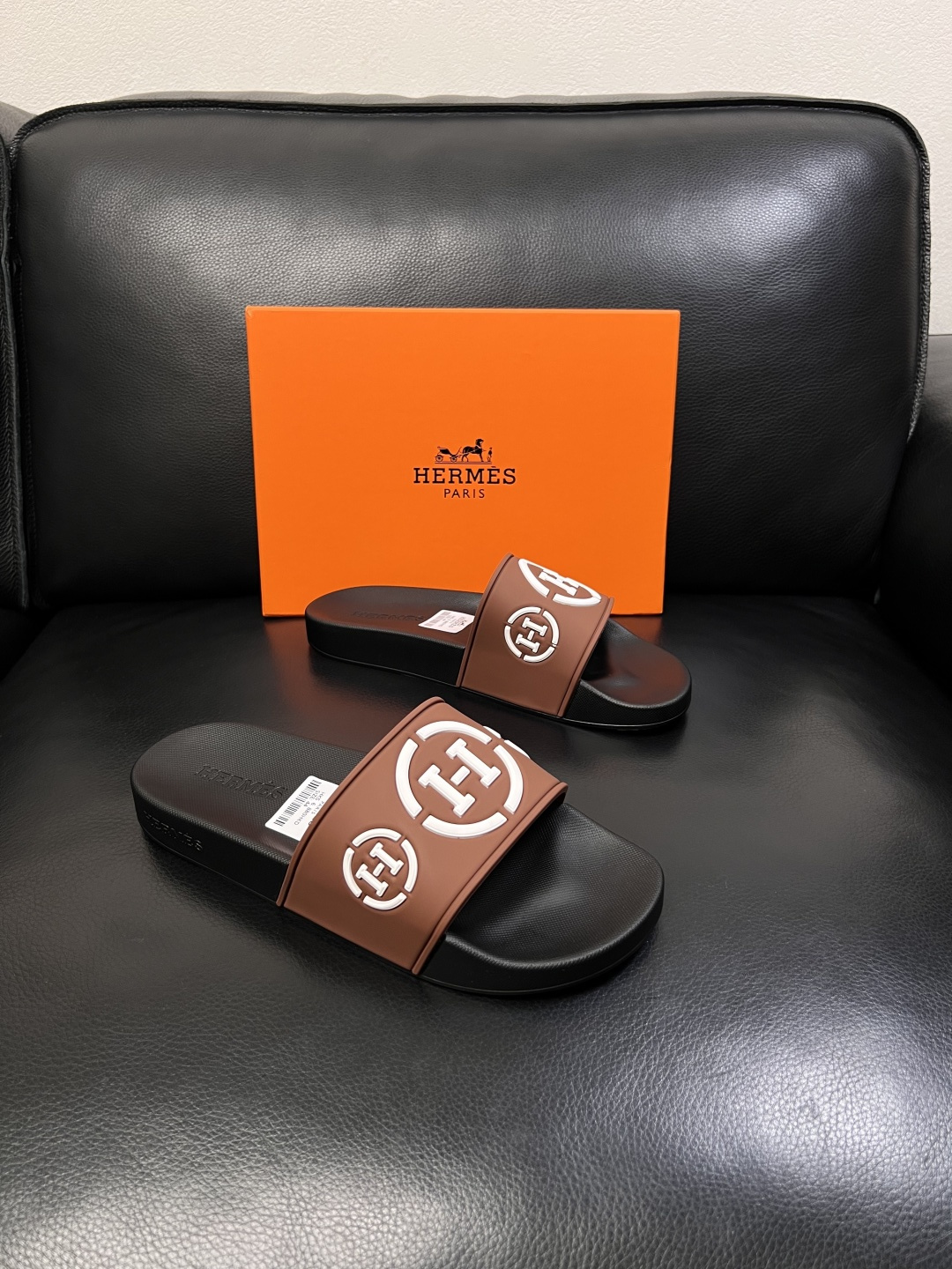 Hermes  高品质  顶级工艺品  爱马仕 拖鞋专柜同步发售原厂配置，意大利进口原版面料，高品质拼接