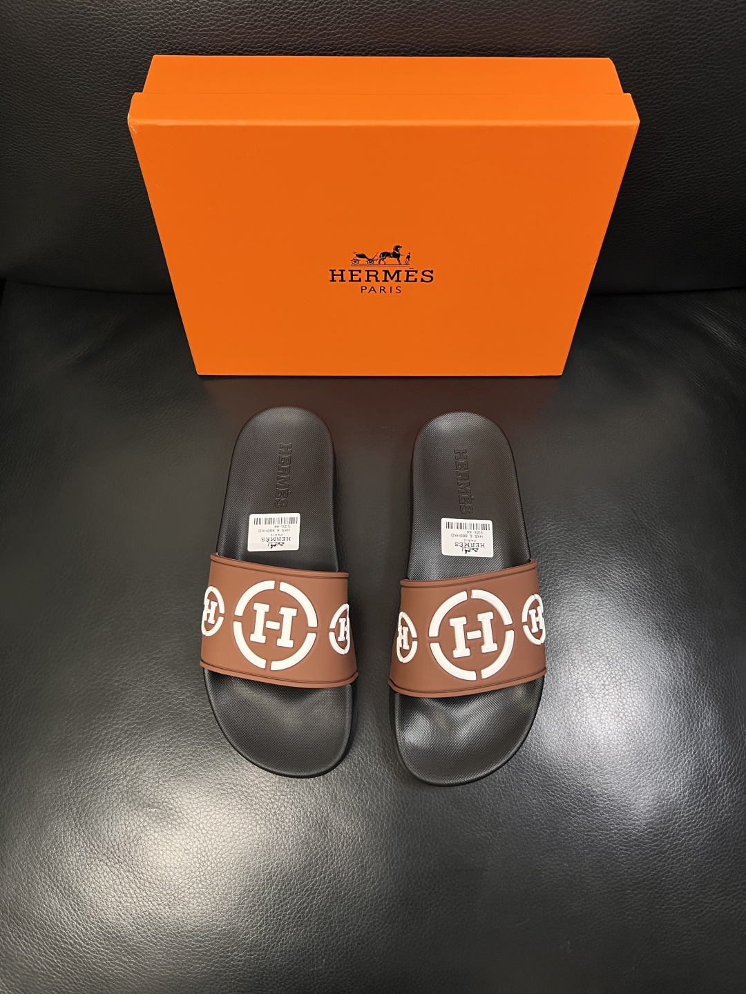 Hermes  高品质  顶级工艺品  爱马仕 拖鞋专柜同步发售原厂配置，意大利进口原版面料，高品质拼接