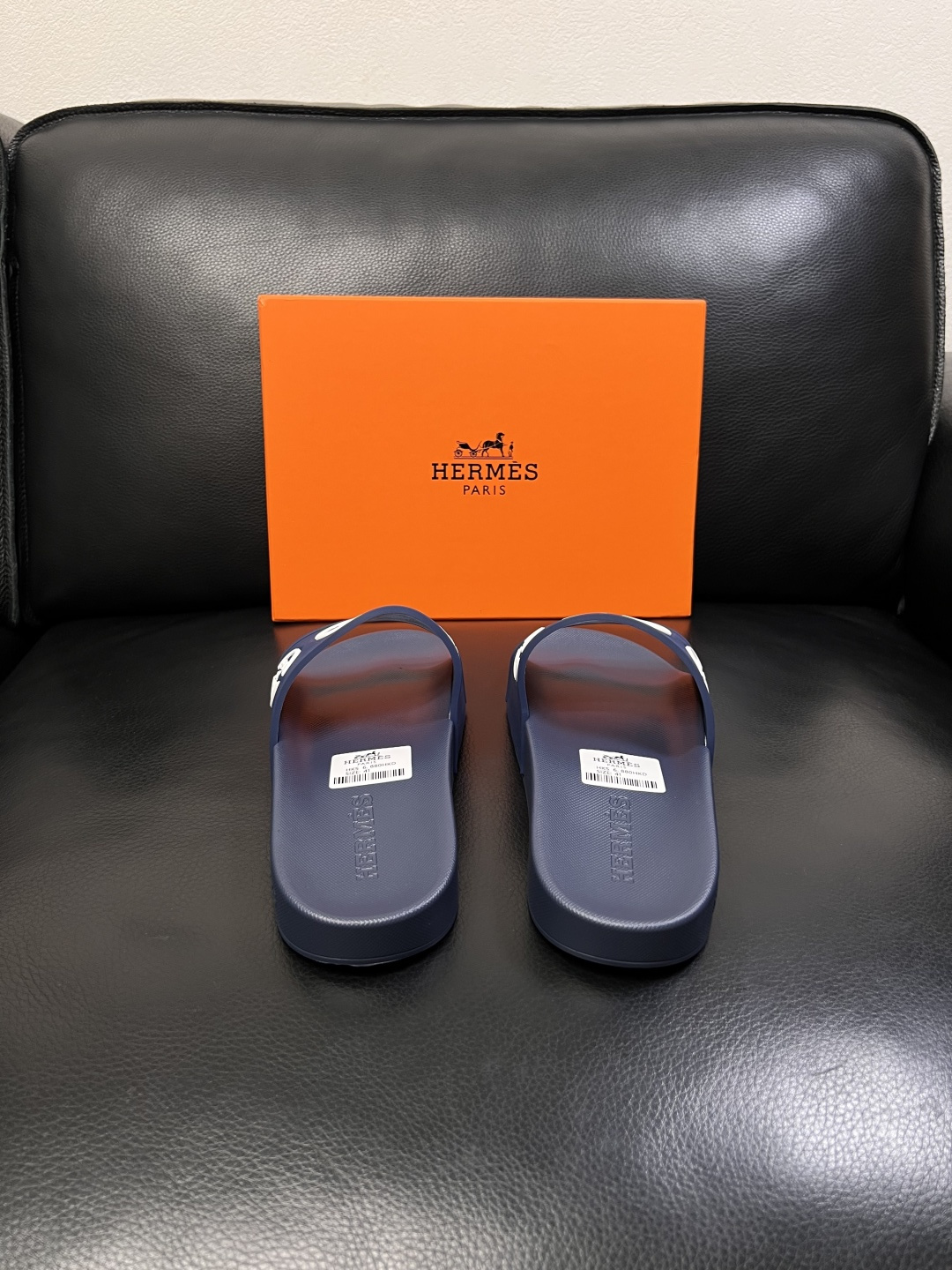 Hermes  高品质  顶级工艺品  爱马仕 拖鞋专柜同步发售原厂配置，意大利进口原版面料，高品质拼接