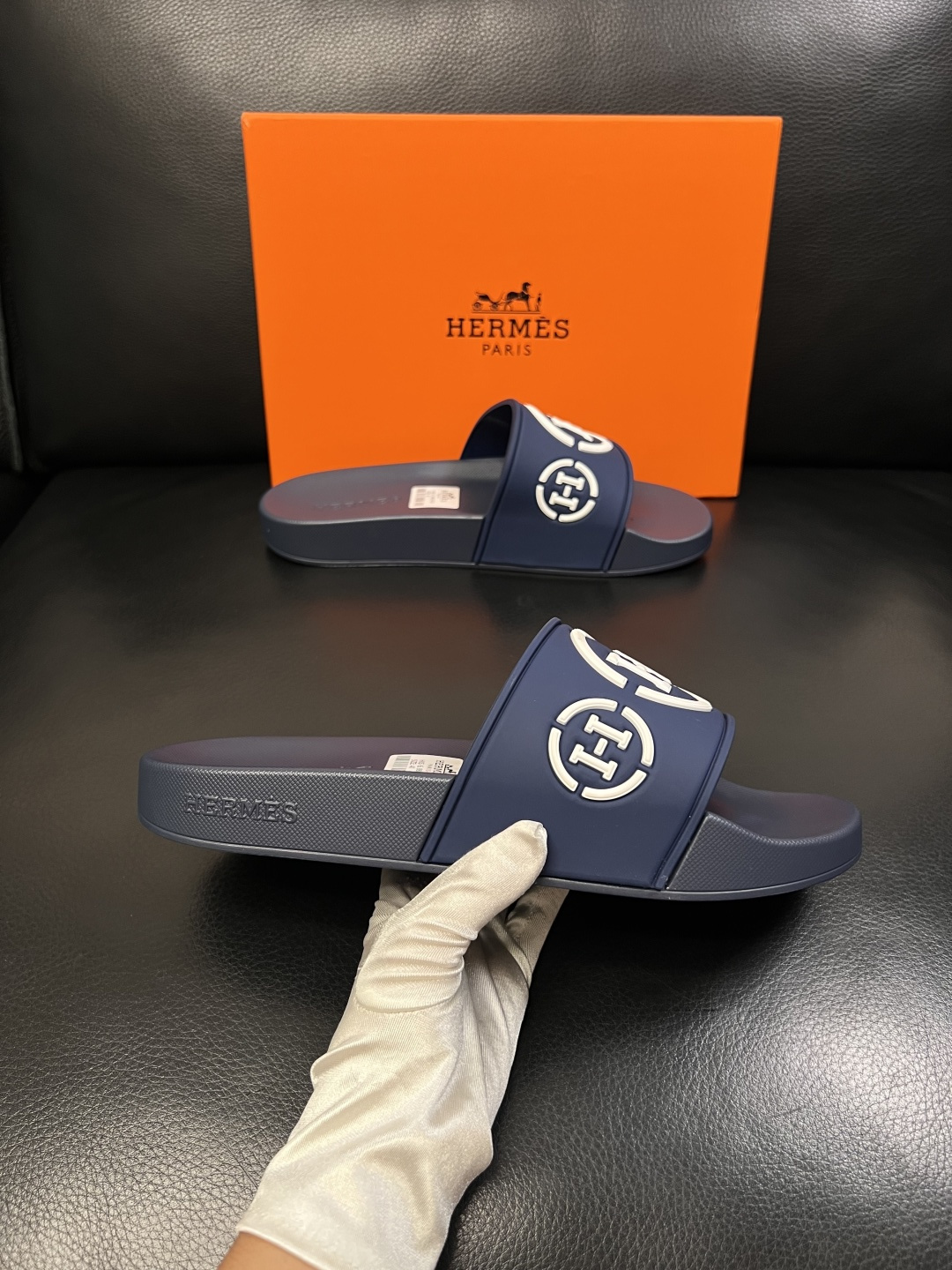 Hermes  高品质  顶级工艺品  爱马仕 拖鞋专柜同步发售原厂配置，意大利进口原版面料，高品质拼接