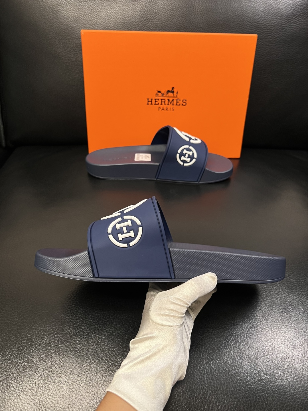 Hermes  高品质  顶级工艺品  爱马仕 拖鞋专柜同步发售原厂配置，意大利进口原版面料，高品质拼接