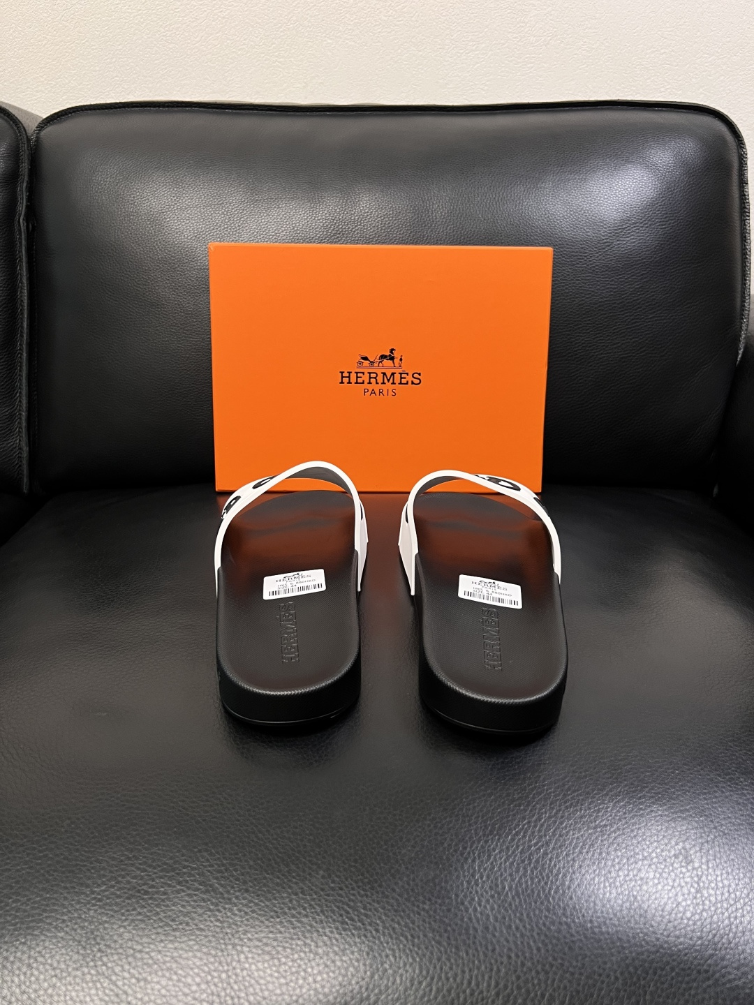 Hermes  高品质  顶级工艺品  爱马仕 拖鞋专柜同步发售原厂配置，意大利进口原版面料，高品质拼接