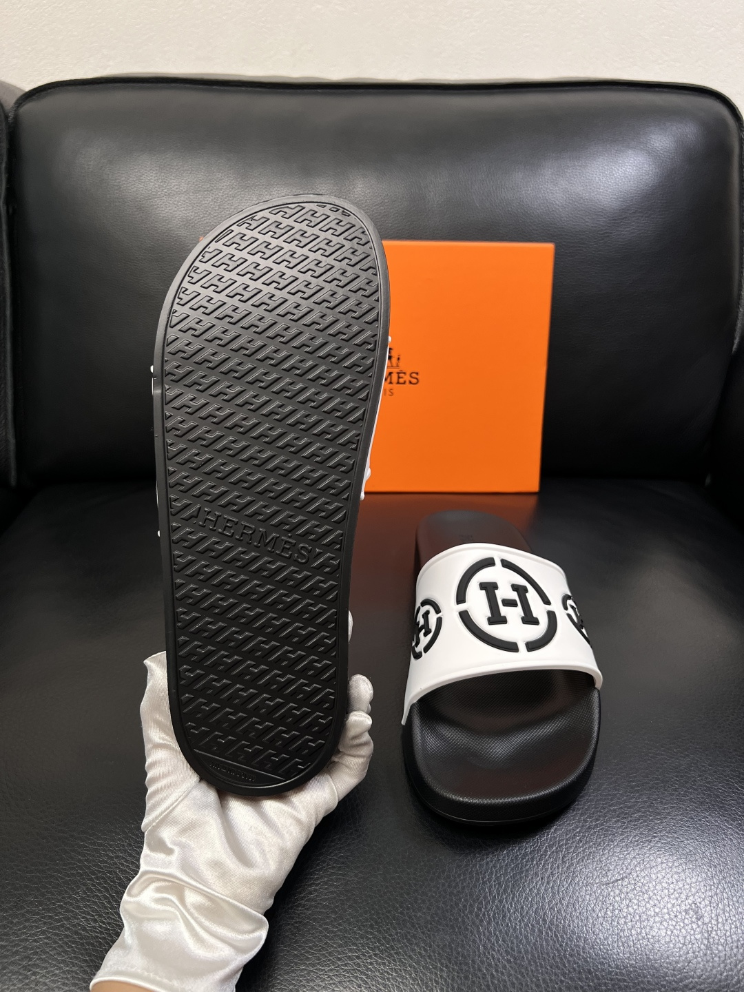 Hermes  高品质  顶级工艺品  爱马仕 拖鞋专柜同步发售原厂配置，意大利进口原版面料，高品质拼接