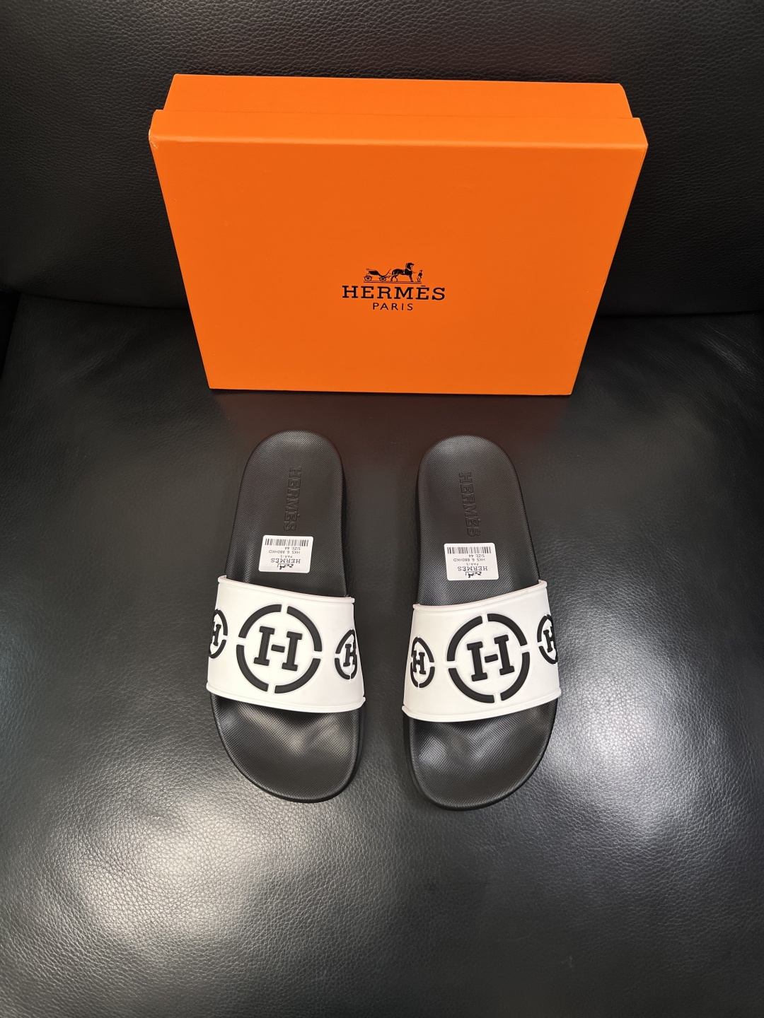 Hermes  高品质  顶级工艺品  爱马仕 拖鞋专柜同步发售原厂配置，意大利进口原版面料，高品质拼接
