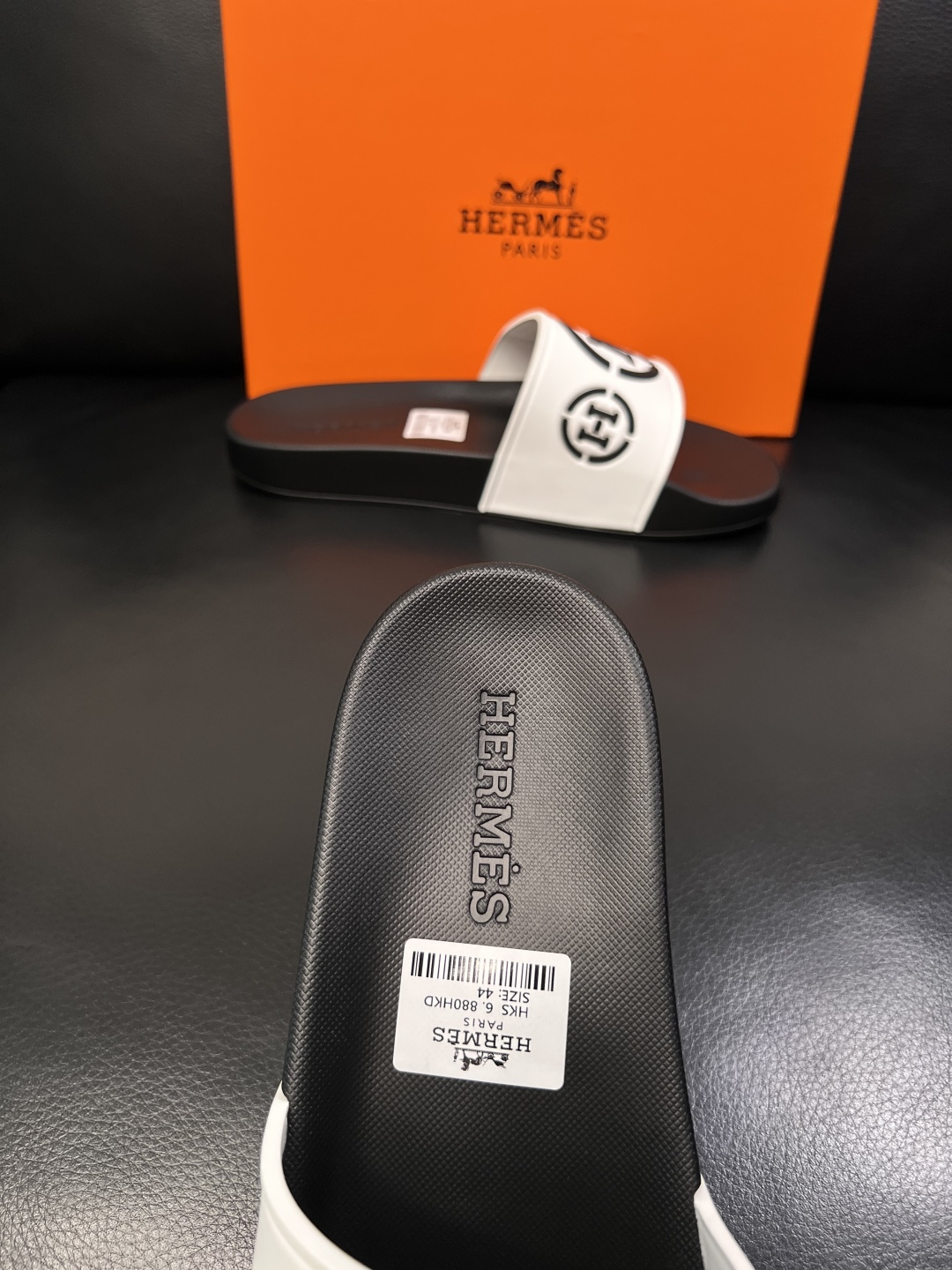 Hermes  高品质  顶级工艺品  爱马仕 拖鞋专柜同步发售原厂配置，意大利进口原版面料，高品质拼接