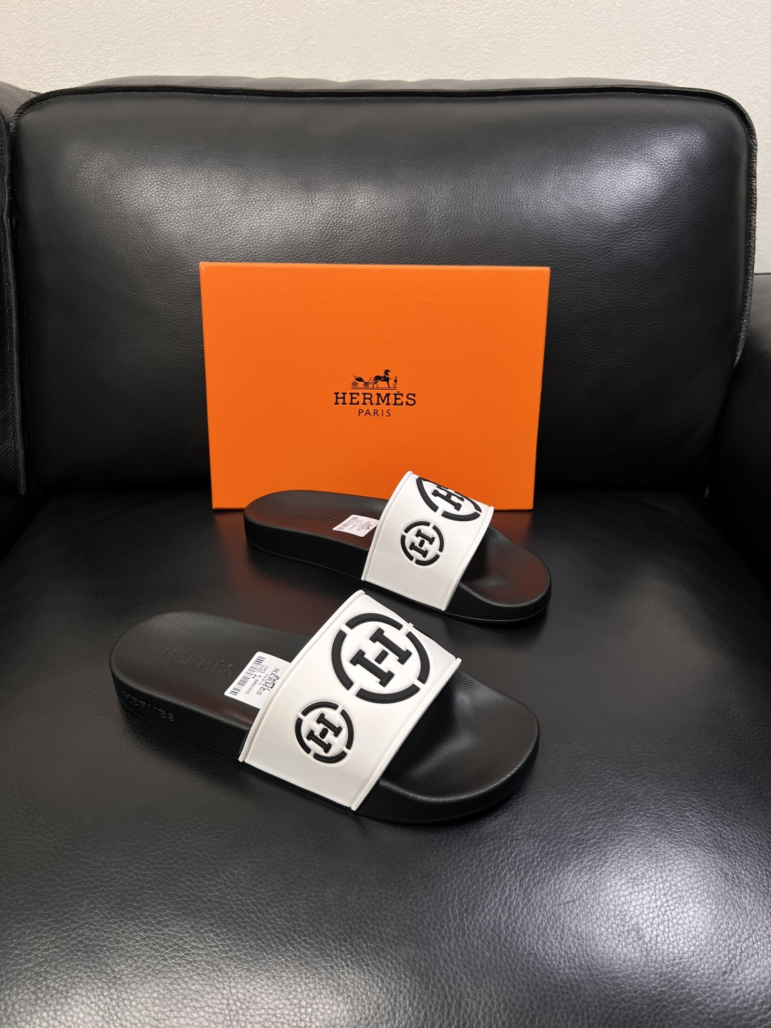 Hermes  高品质  顶级工艺品  爱马仕 拖鞋专柜同步发售原厂配置，意大利进口原版面料，高品质拼接
