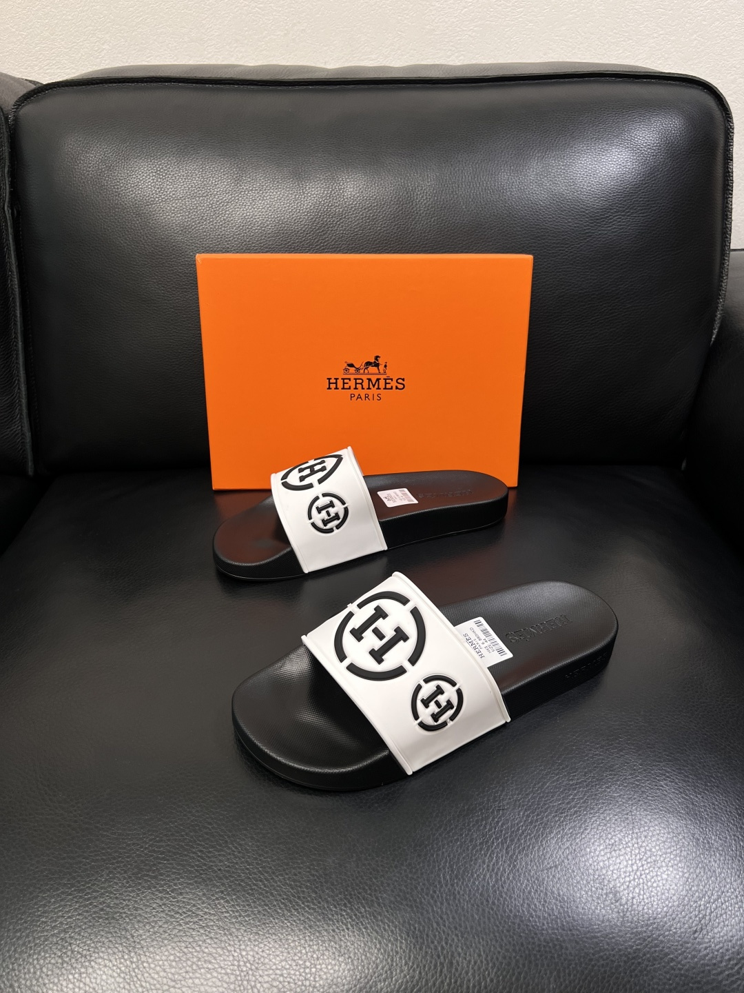Hermes  高品质  顶级工艺品  爱马仕 拖鞋专柜同步发售原厂配置，意大利进口原版面料，高品质拼接