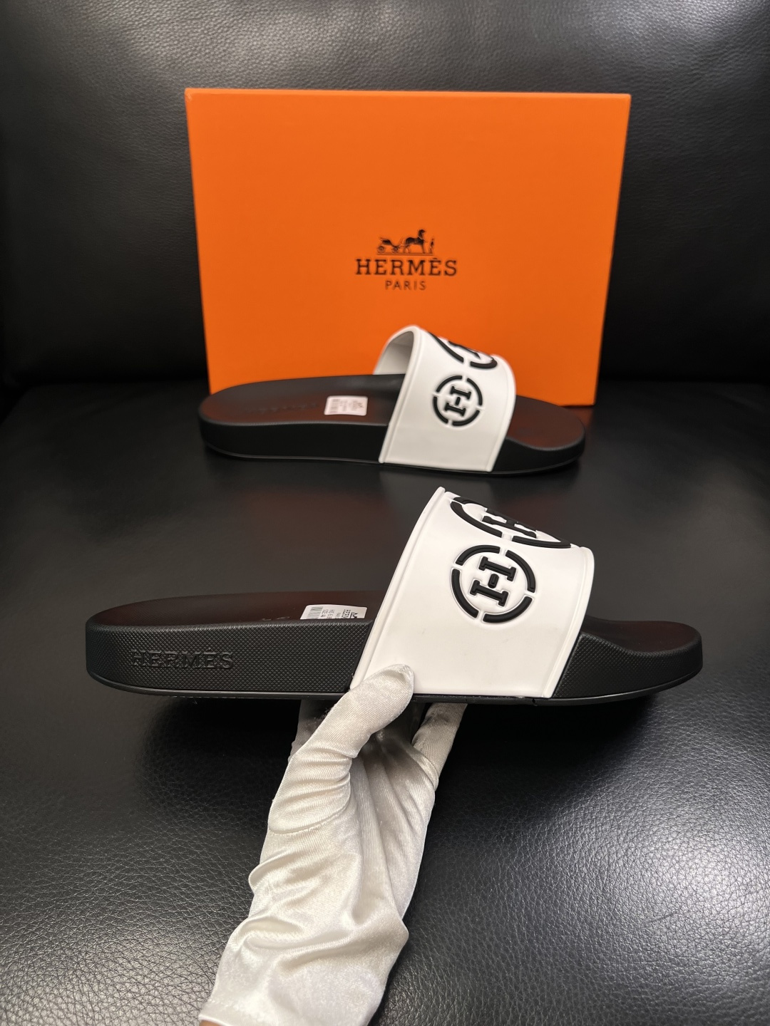 Hermes  高品质  顶级工艺品  爱马仕 拖鞋专柜同步发售原厂配置，意大利进口原版面料，高品质拼接