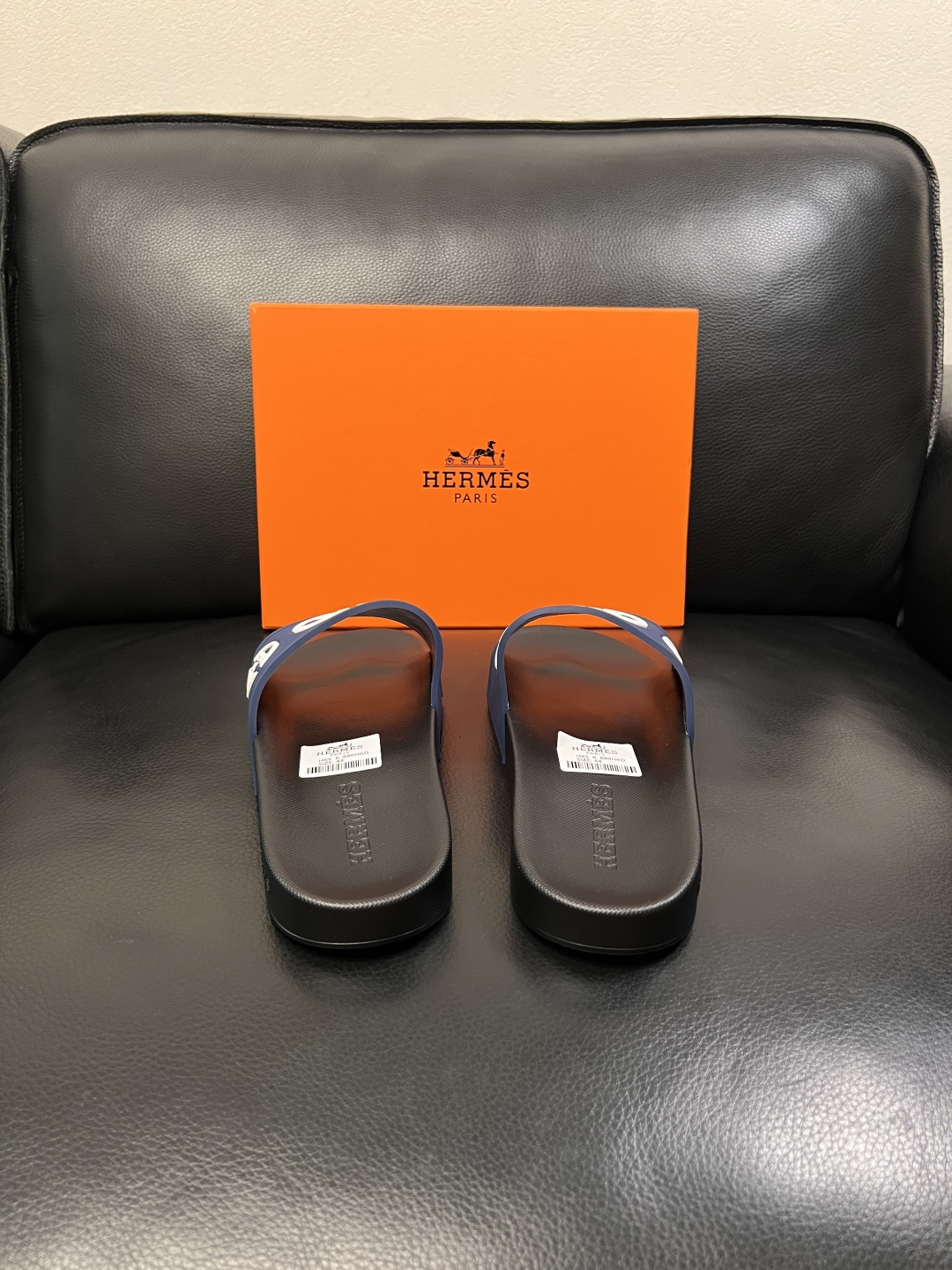 Hermes  高品质  顶级工艺品  爱马仕 拖鞋专柜同步发售原厂配置，意大利进口原版面料，高品质拼接