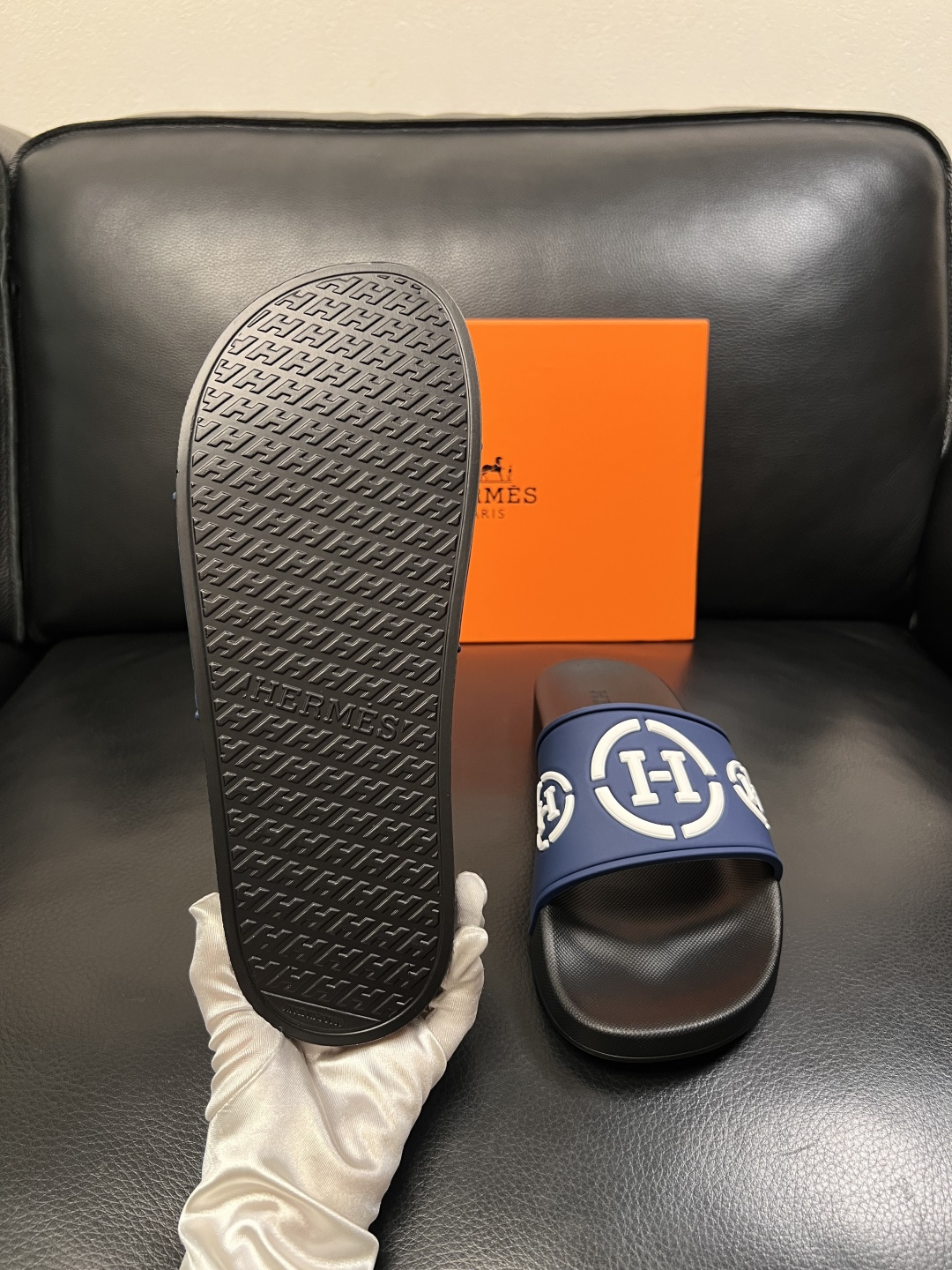 Hermes  高品质  顶级工艺品  爱马仕 拖鞋专柜同步发售原厂配置，意大利进口原版面料，高品质拼接