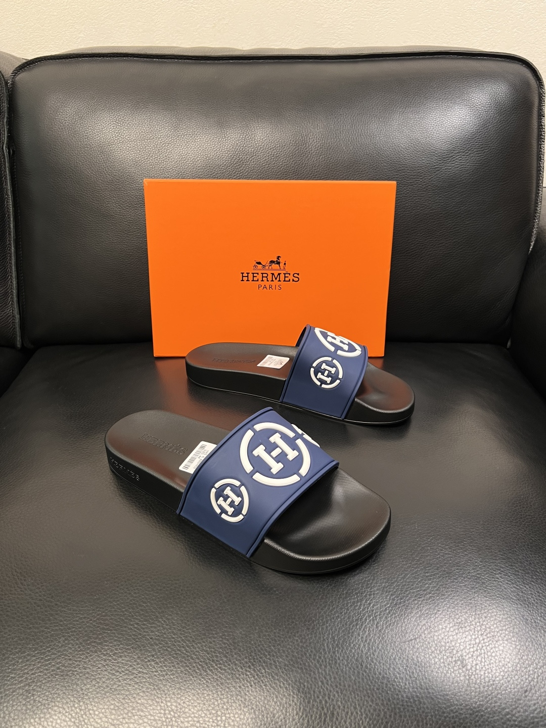 Hermes  高品质  顶级工艺品  爱马仕 拖鞋专柜同步发售原厂配置，意大利进口原版面料，高品质拼接