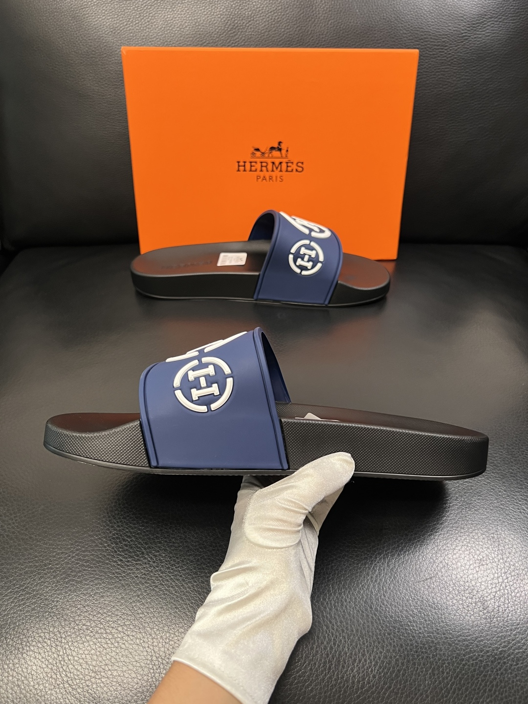 Hermes  高品质  顶级工艺品  爱马仕 拖鞋专柜同步发售原厂配置，意大利进口原版面料，高品质拼接