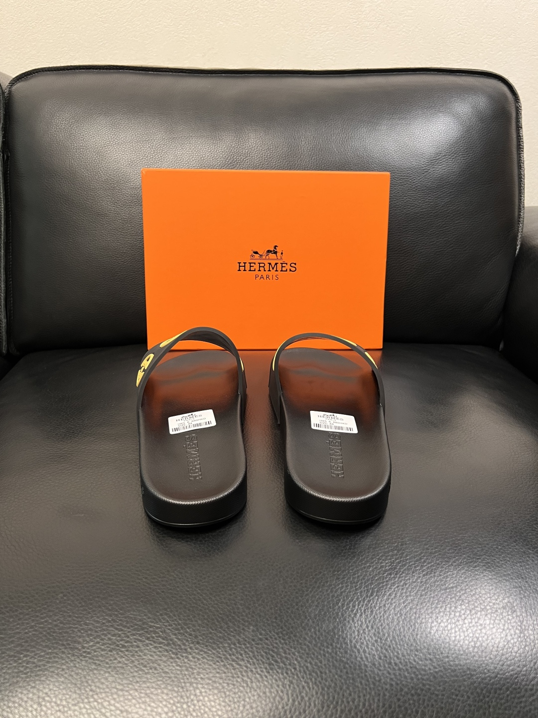 Hermes  高品质  顶级工艺品  爱马仕 拖鞋专柜同步发售原厂配置，意大利进口原版面料，高品质拼接
