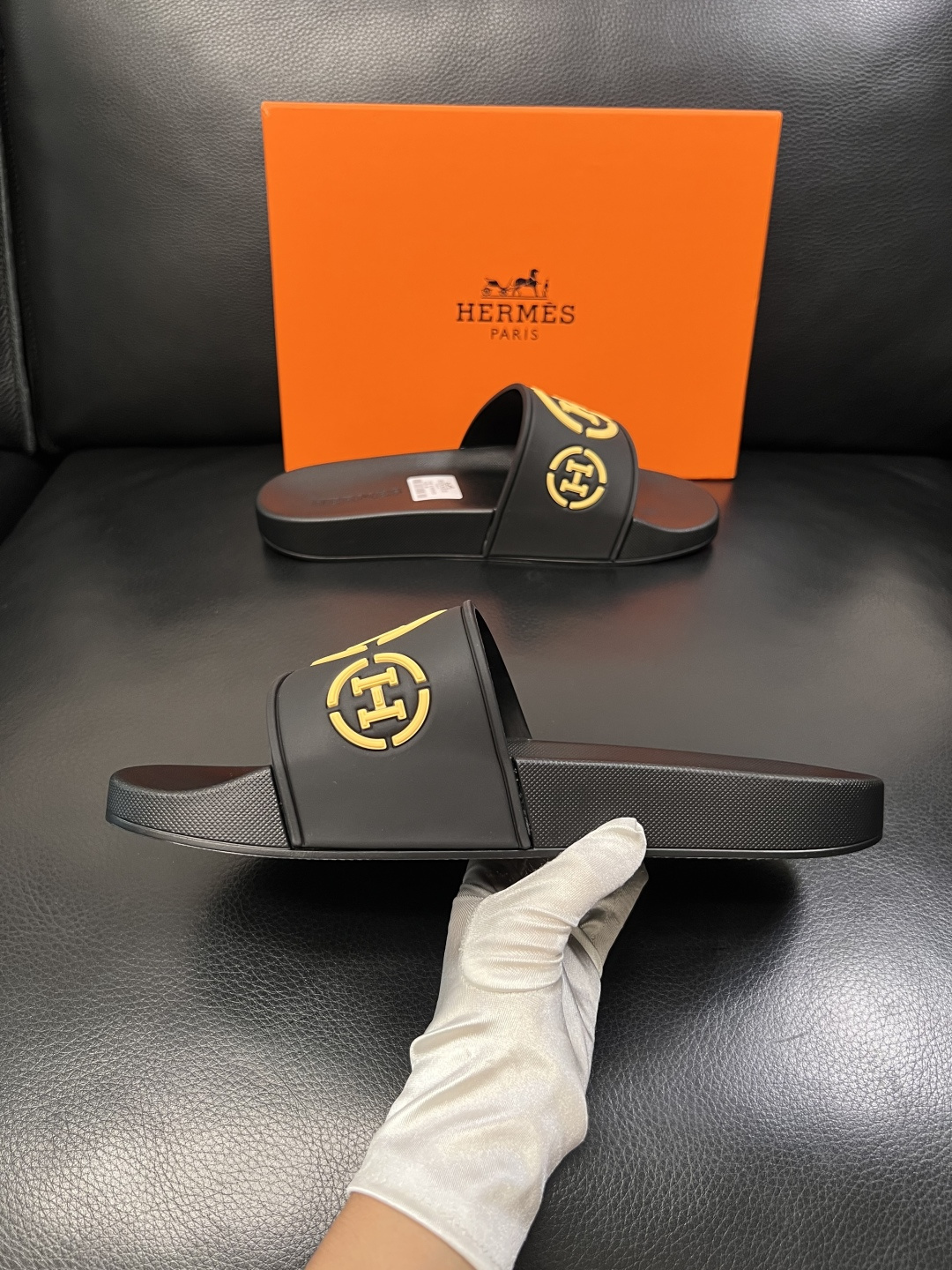 Hermes  高品质  顶级工艺品  爱马仕 拖鞋专柜同步发售原厂配置，意大利进口原版面料，高品质拼接
