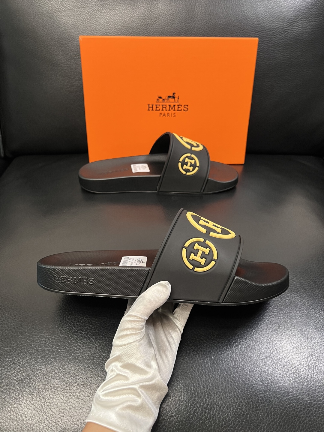 Hermes  高品质  顶级工艺品  爱马仕 拖鞋专柜同步发售原厂配置，意大利进口原版面料，高品质拼接