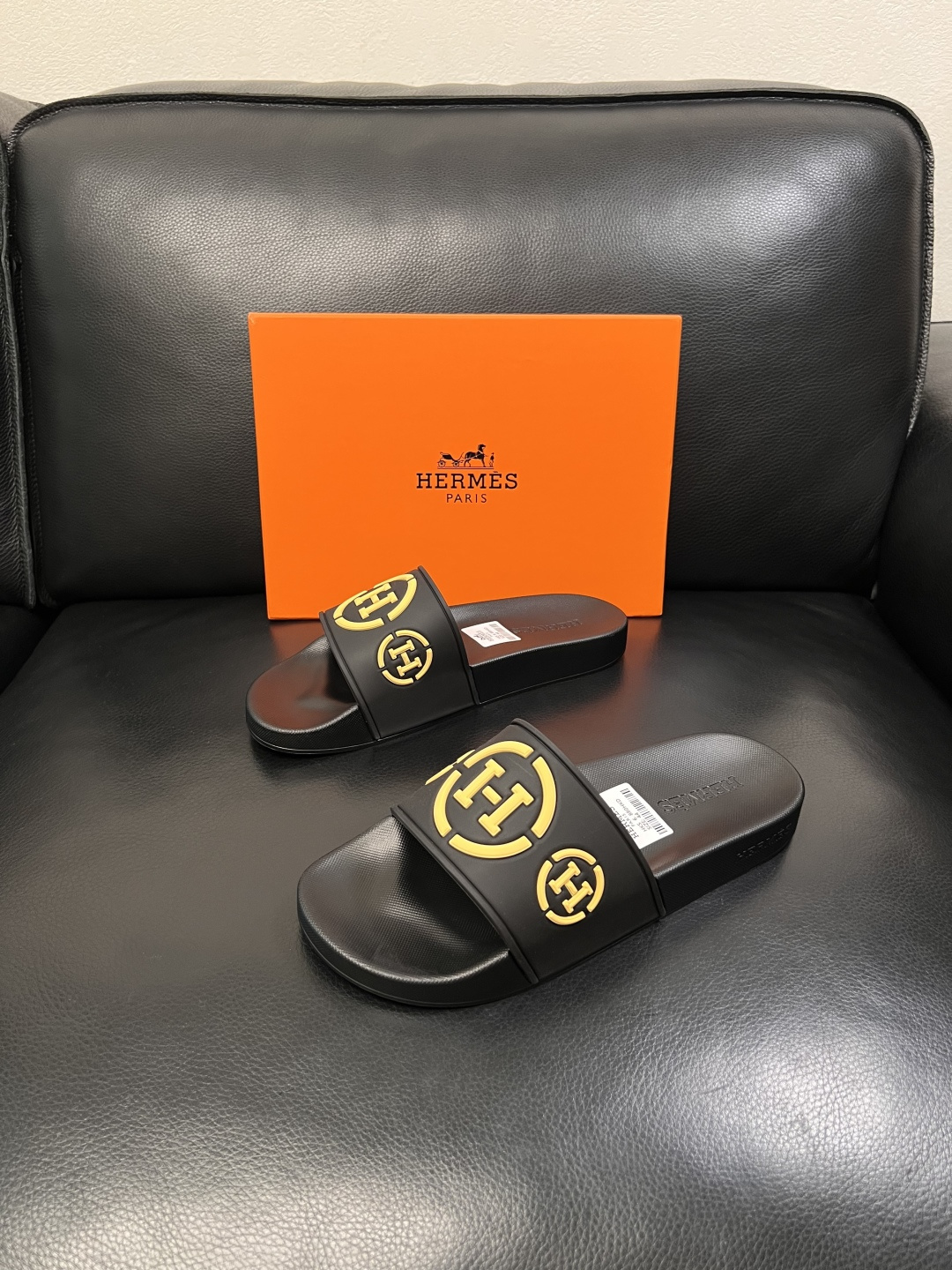 Hermes  高品质  顶级工艺品  爱马仕 拖鞋专柜同步发售原厂配置，意大利进口原版面料，高品质拼接