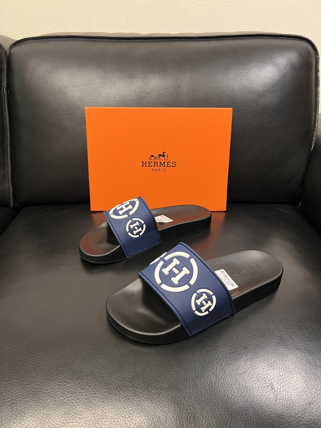 Hermes  高品质  顶级工艺品  爱马仕 拖鞋专柜同步发售原厂配置，意大利进口原版面料，高品质拼接