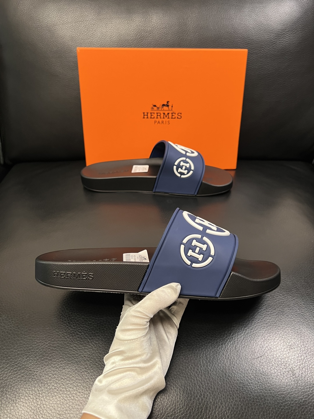 Hermes  高品质  顶级工艺品  爱马仕 拖鞋专柜同步发售原厂配置，意大利进口原版面料，高品质拼接