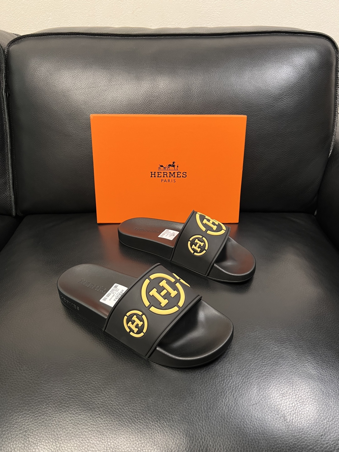 Hermes  高品质  顶级工艺品  爱马仕 拖鞋专柜同步发售原厂配置，意大利进口原版面料，高品质拼接