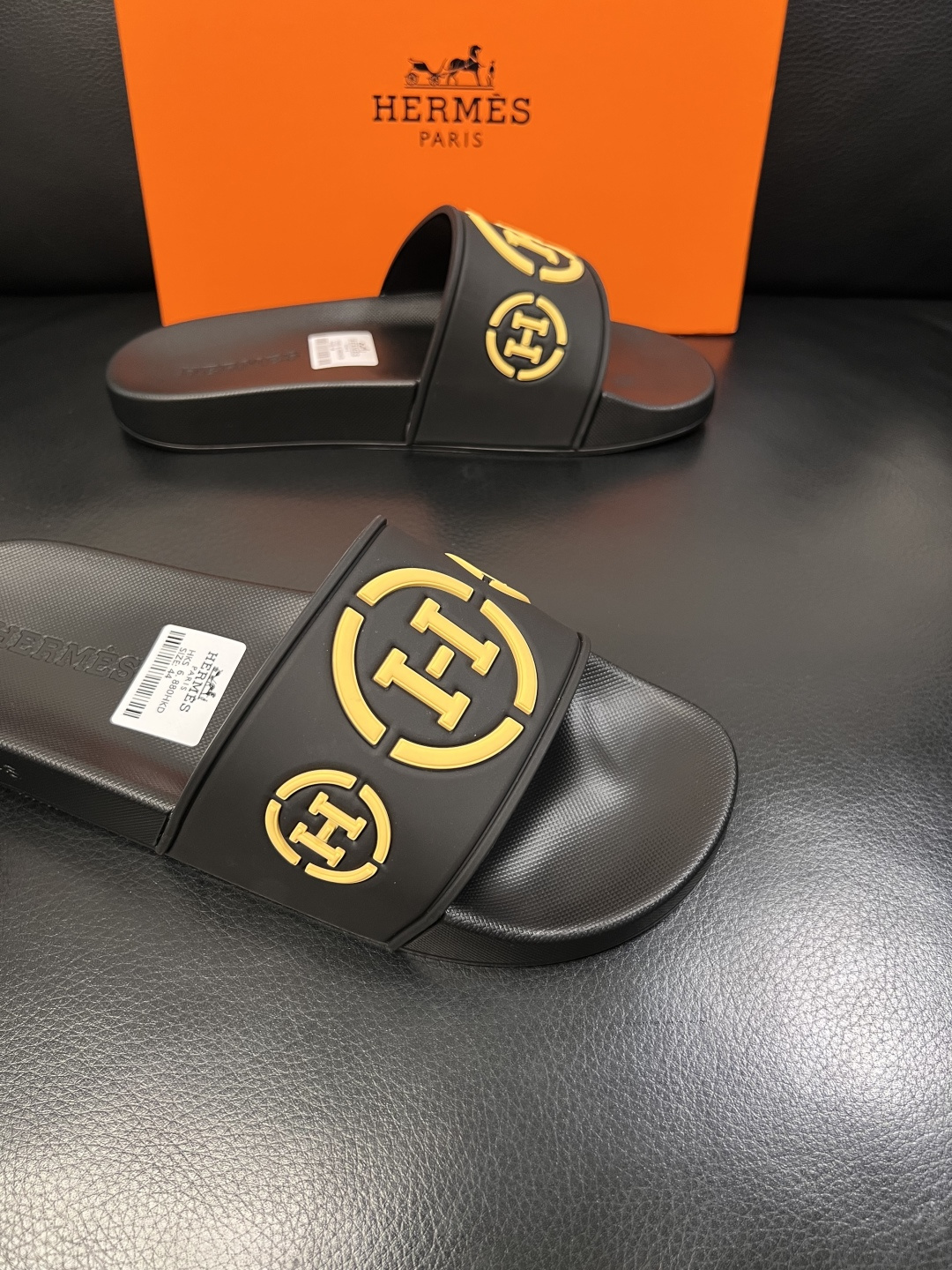 Hermes  高品质  顶级工艺品  爱马仕 拖鞋专柜同步发售原厂配置，意大利进口原版面料，高品质拼接