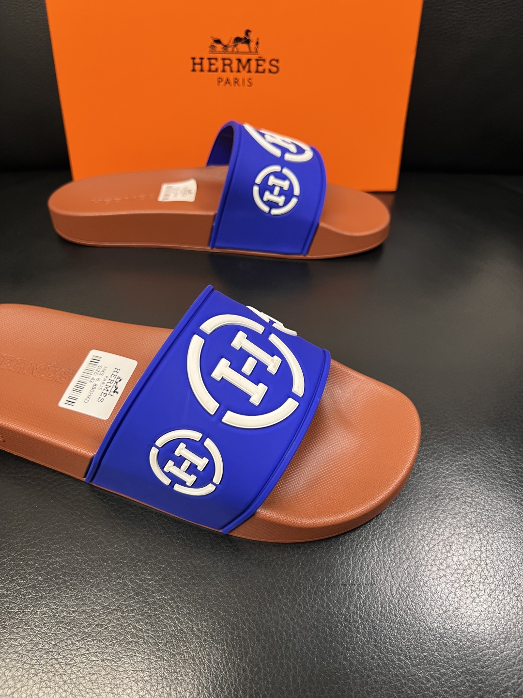 Hermes  高品质  顶级工艺品  爱马仕 拖鞋专柜同步发售原厂配置，意大利进口原版面料，高品质拼接