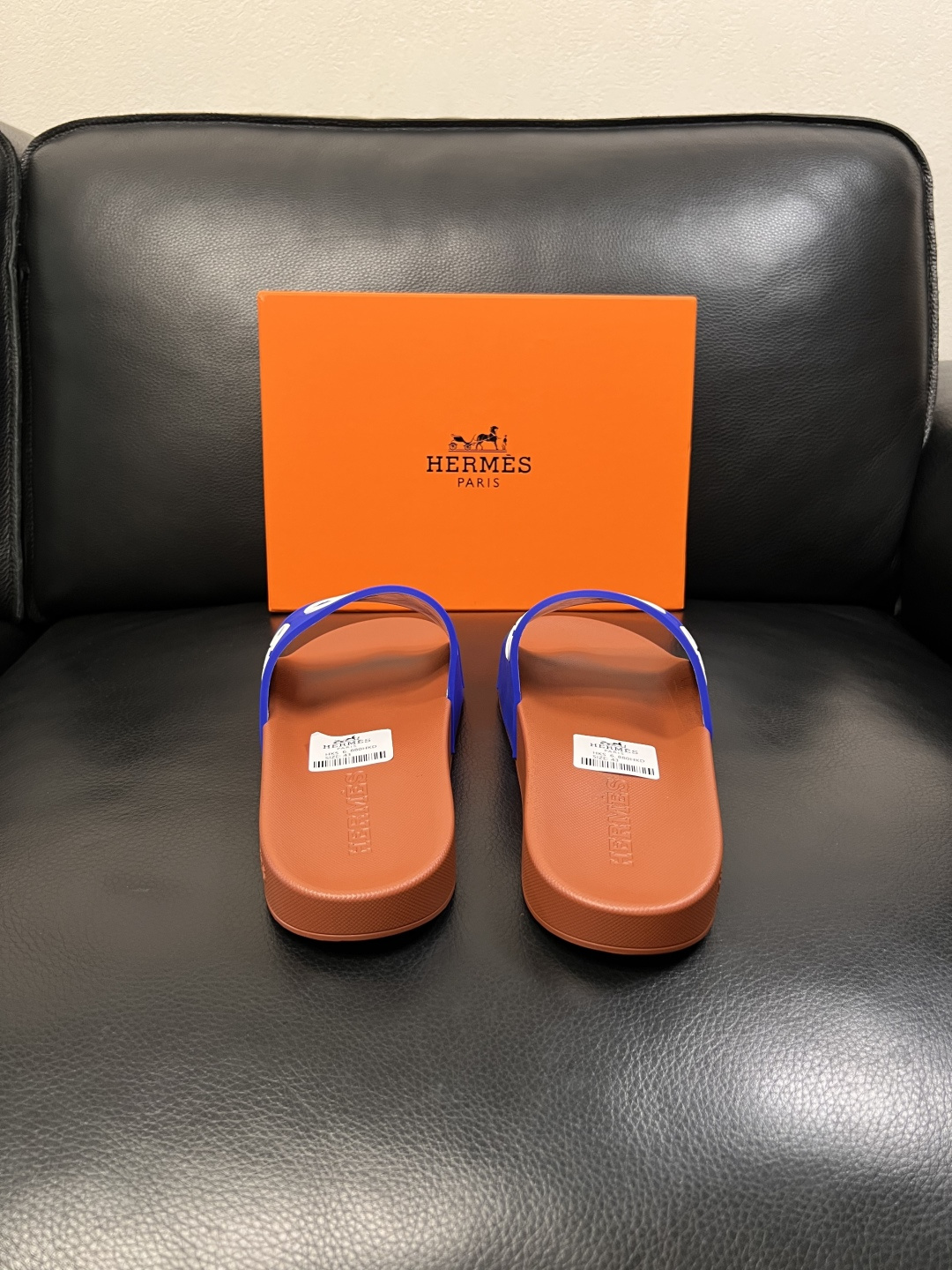 Hermes  高品质  顶级工艺品  爱马仕 拖鞋专柜同步发售原厂配置，意大利进口原版面料，高品质拼接