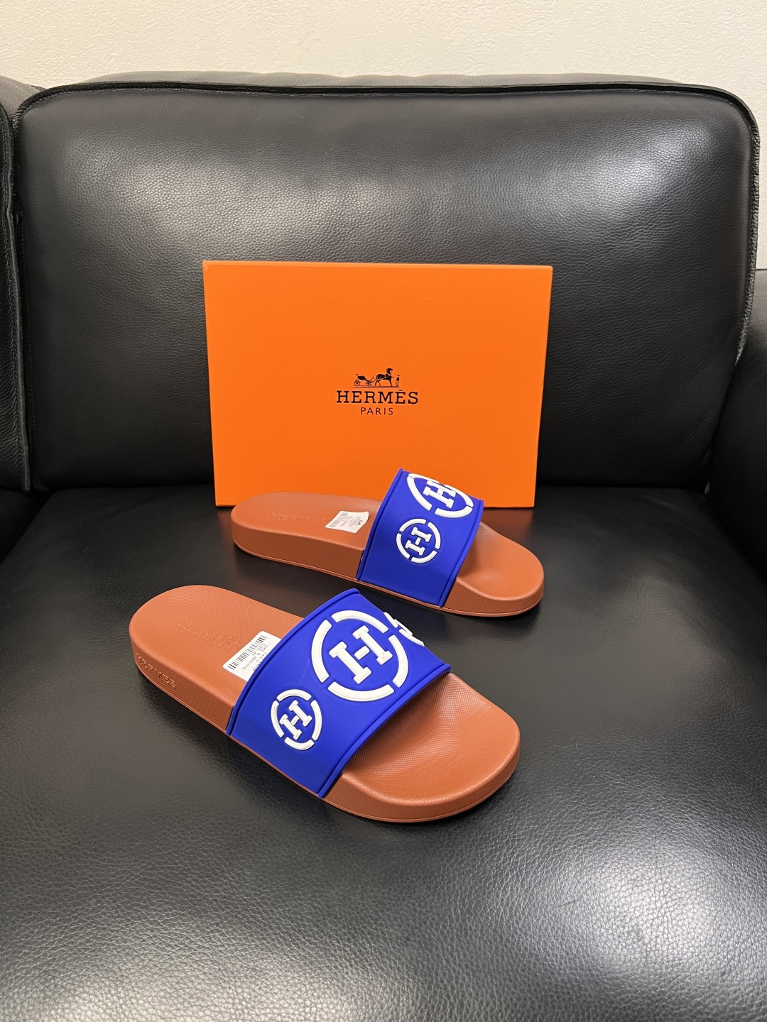 Hermes  高品质  顶级工艺品  爱马仕 拖鞋专柜同步发售原厂配置，意大利进口原版面料，高品质拼接