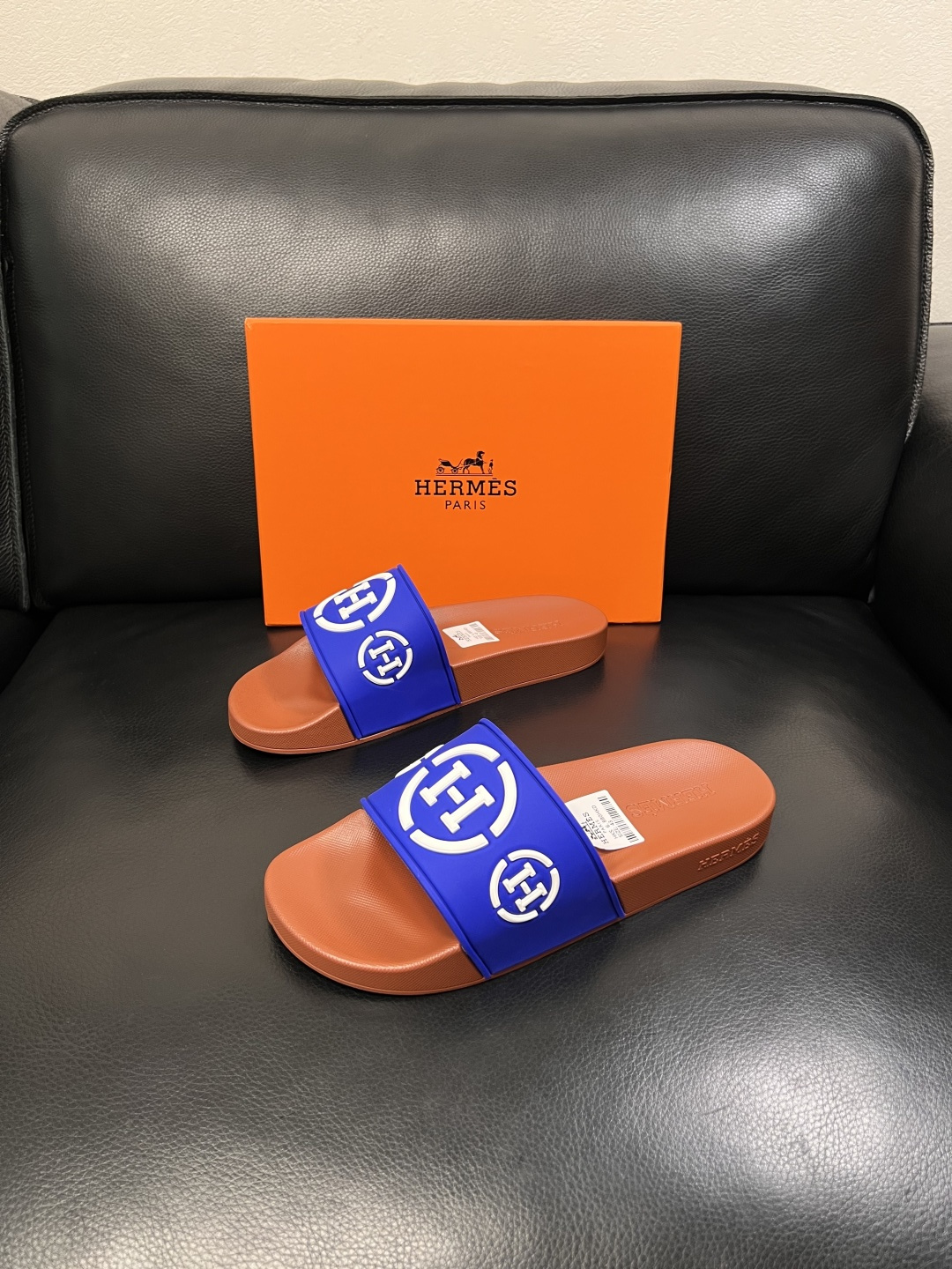 Hermes  高品质  顶级工艺品  爱马仕 拖鞋专柜同步发售原厂配置，意大利进口原版面料，高品质拼接