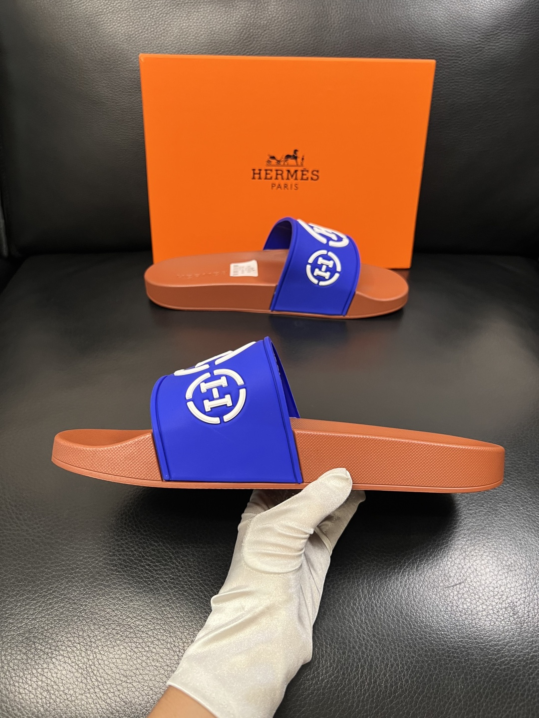 Hermes  高品质  顶级工艺品  爱马仕 拖鞋专柜同步发售原厂配置，意大利进口原版面料，高品质拼接
