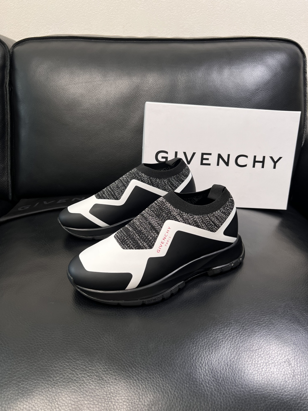 ⚠️只换码不退⚠️    Givenchy  高品质  纪梵希  顶级工艺品  专柜新品同步，鞋面意大利