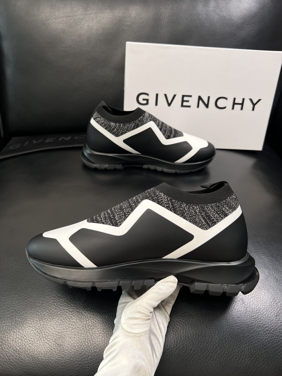 ⚠️只换码不退⚠️    Givenchy  高品质  纪梵希  顶级工艺品  专柜新品同步，鞋面意大利