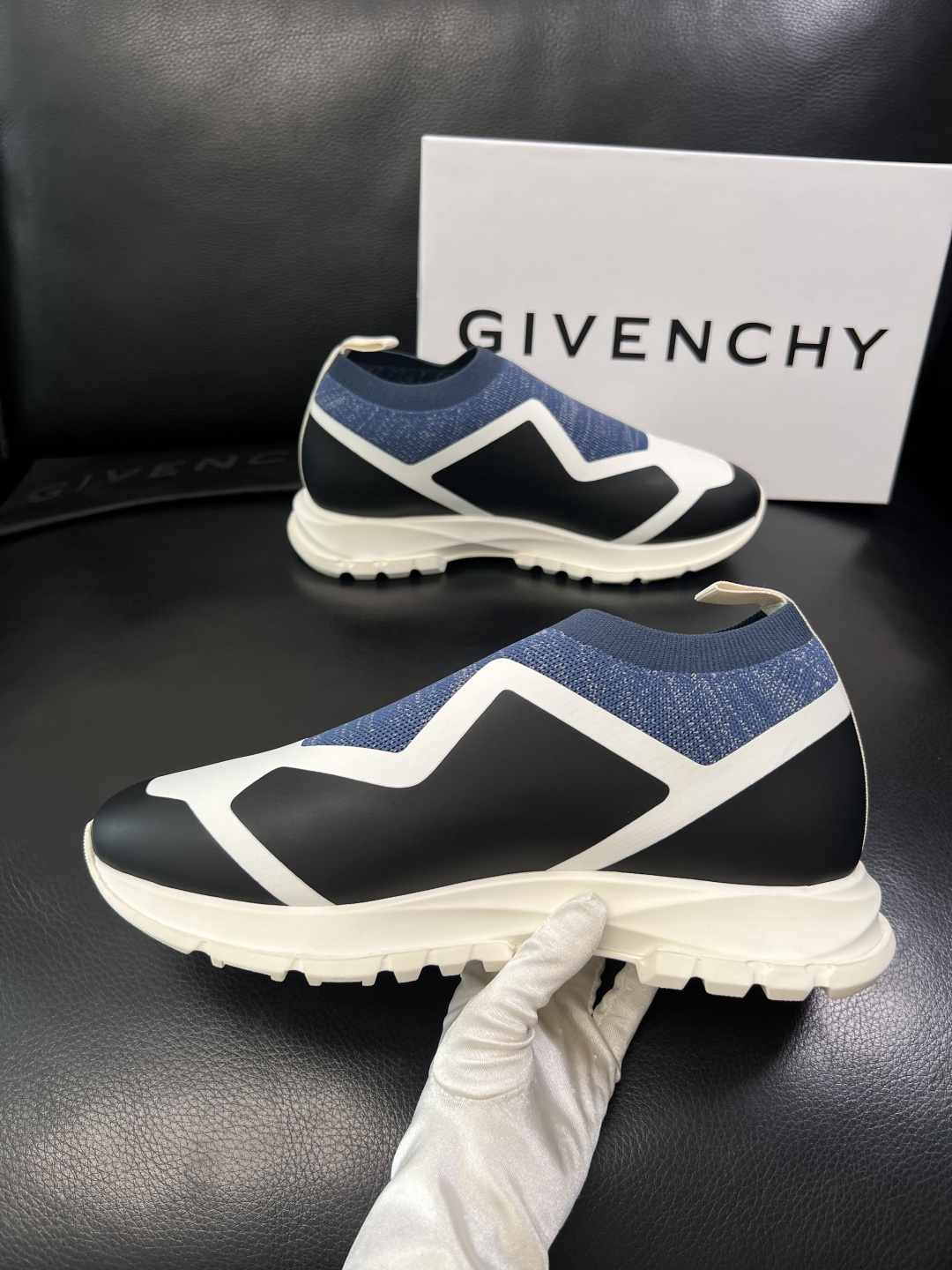 ⚠️只换码不退⚠️    Givenchy  高品质  纪梵希  顶级工艺品  专柜新品同步，鞋面意大利
