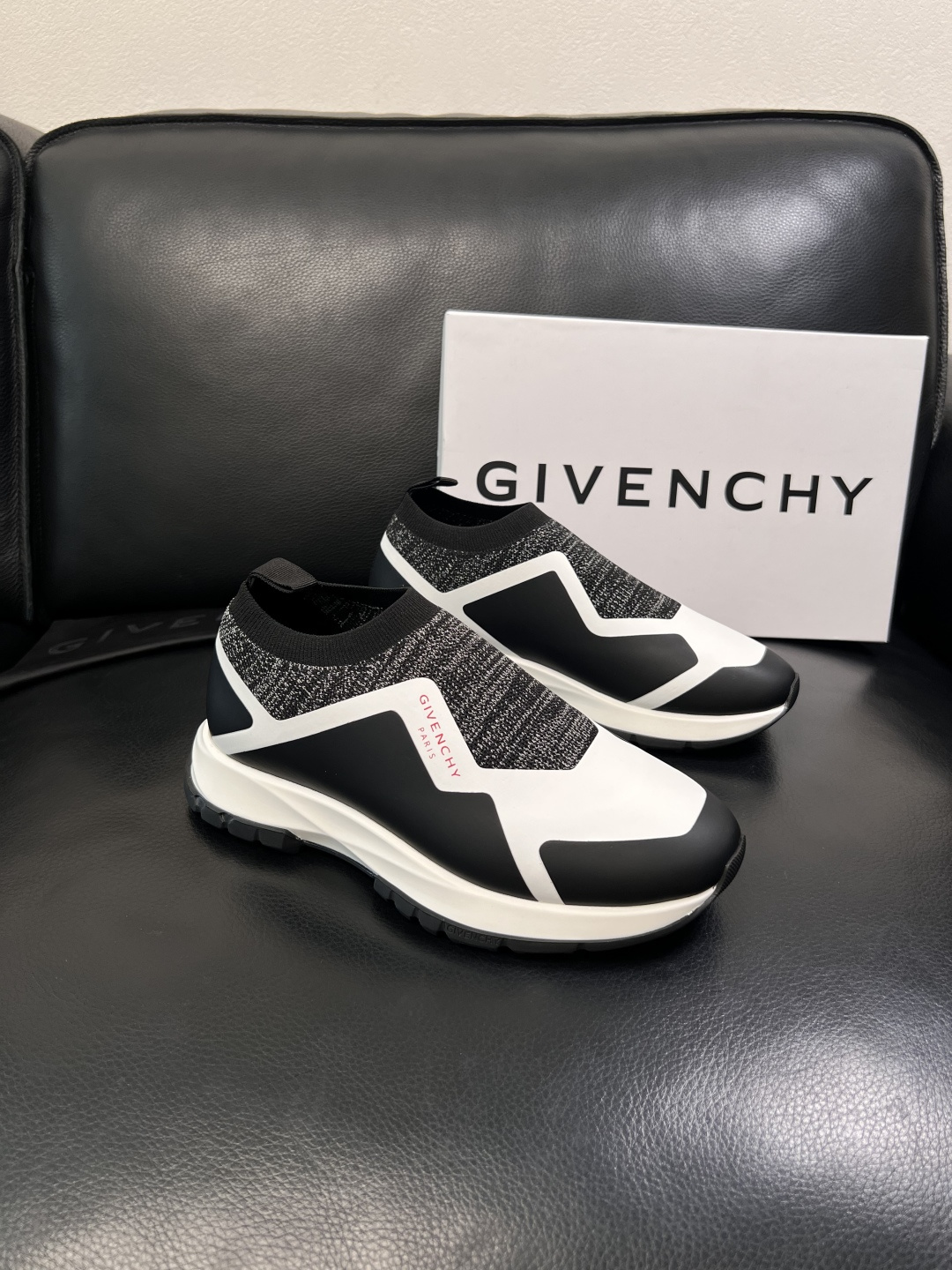 ⚠️只换码不退⚠️    Givenchy  高品质  纪梵希  顶级工艺品  专柜新品同步，鞋面意大利