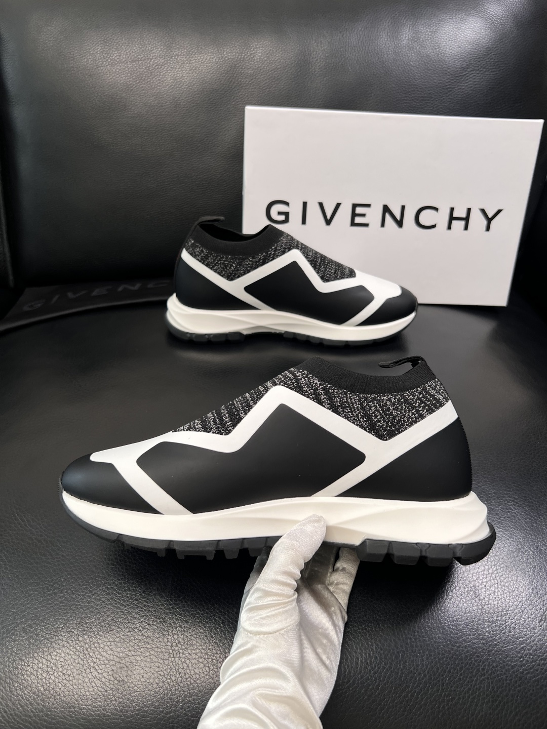 ⚠️只换码不退⚠️    Givenchy  高品质  纪梵希  顶级工艺品  专柜新品同步，鞋面意大利