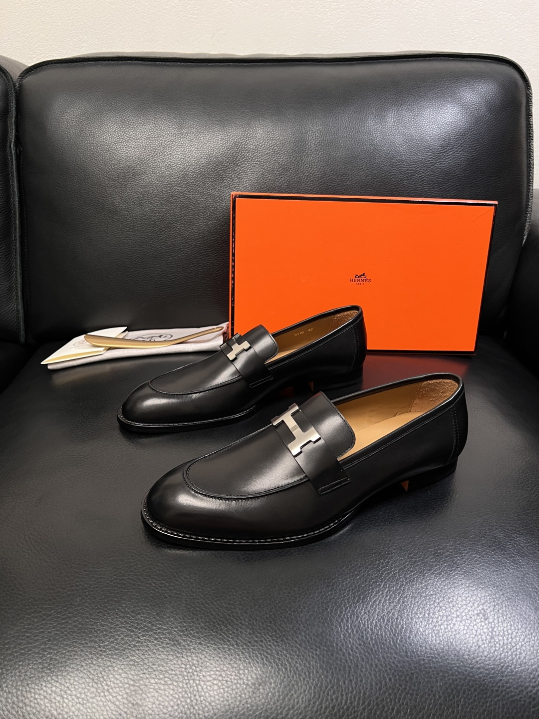 Hermes  高品质  顶级工艺品 爱马仕 皮鞋专柜同步 原厂配置，意大利进口原版牛皮面料，透气舒适进