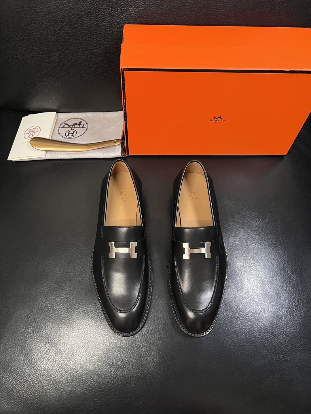 Hermes  高品质  顶级工艺品 爱马仕 皮鞋专柜同步 原厂配置，意大利进口原版牛皮面料，透气舒适进