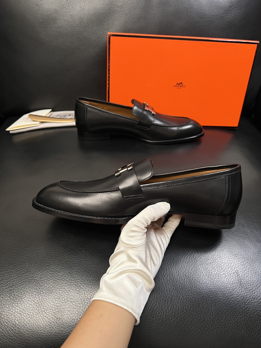 Hermes  高品质  顶级工艺品 爱马仕 皮鞋专柜同步 原厂配置，意大利进口原版牛皮面料，透气舒适进