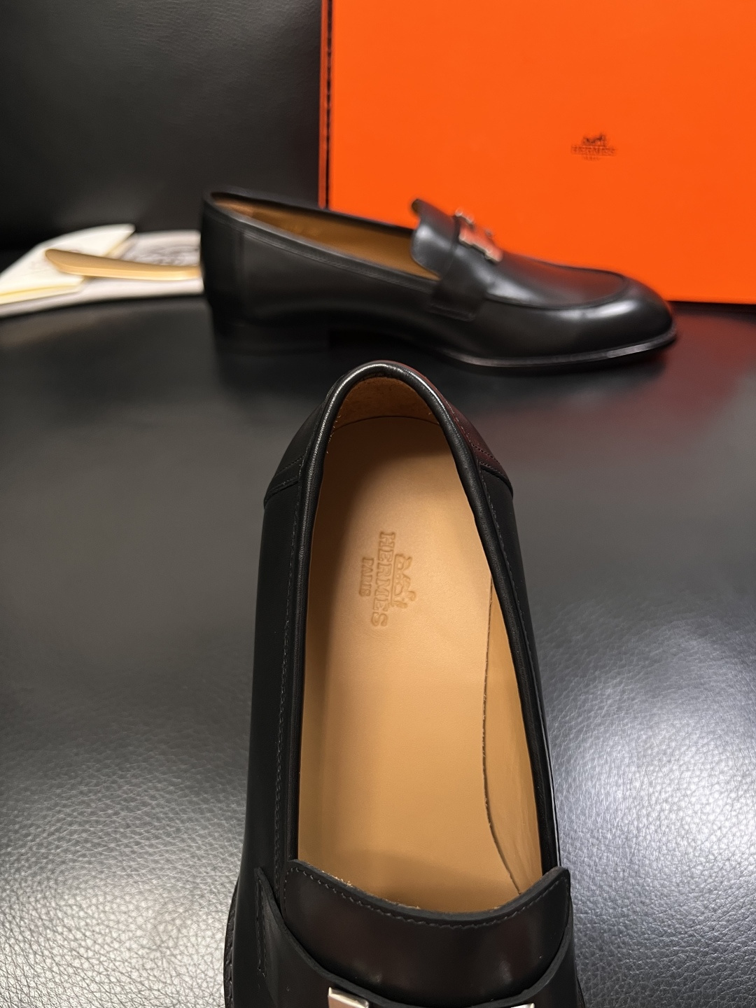 Hermes  高品质  顶级工艺品 爱马仕 皮鞋专柜同步 原厂配置，意大利进口原版牛皮面料，透气舒适进