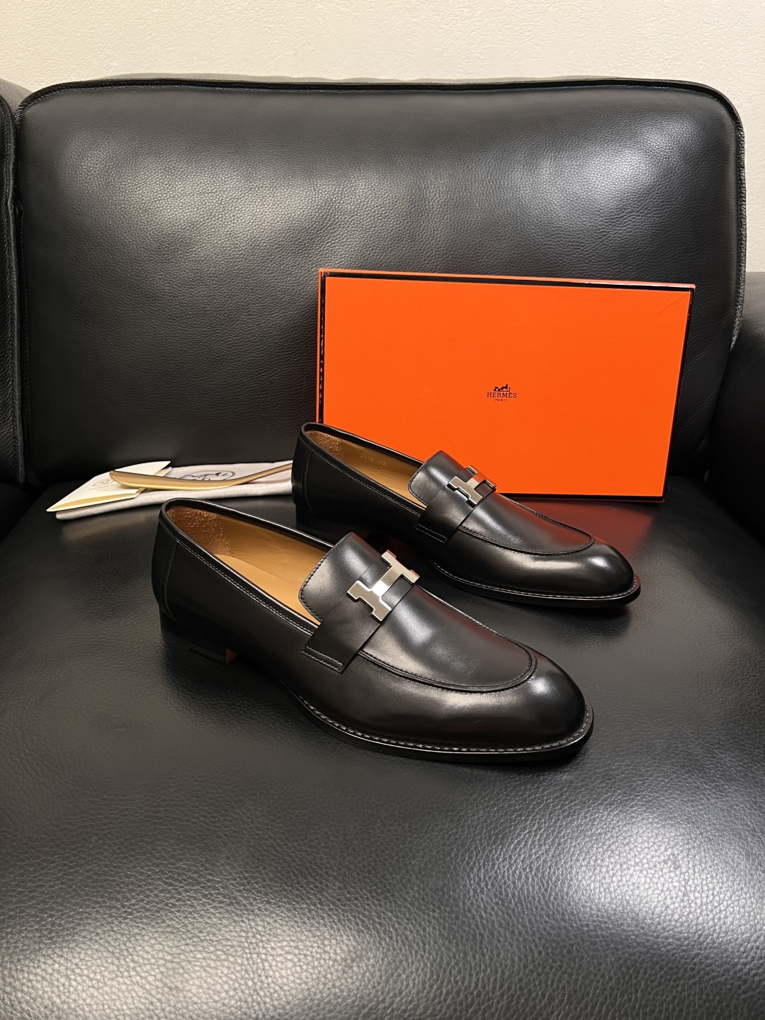 Hermes  高品质  顶级工艺品 爱马仕 皮鞋专柜同步 原厂配置，意大利进口原版牛皮面料，透气舒适进