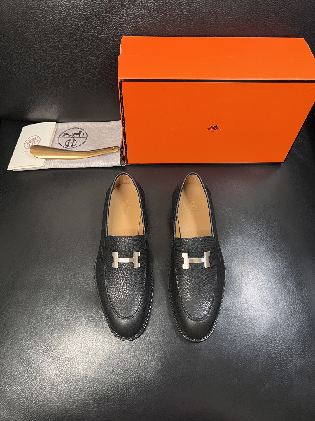 Hermes  高品质  顶级工艺品 爱马仕 皮鞋专柜同步 原厂配置，意大利进口原版牛皮面料，透气舒适进