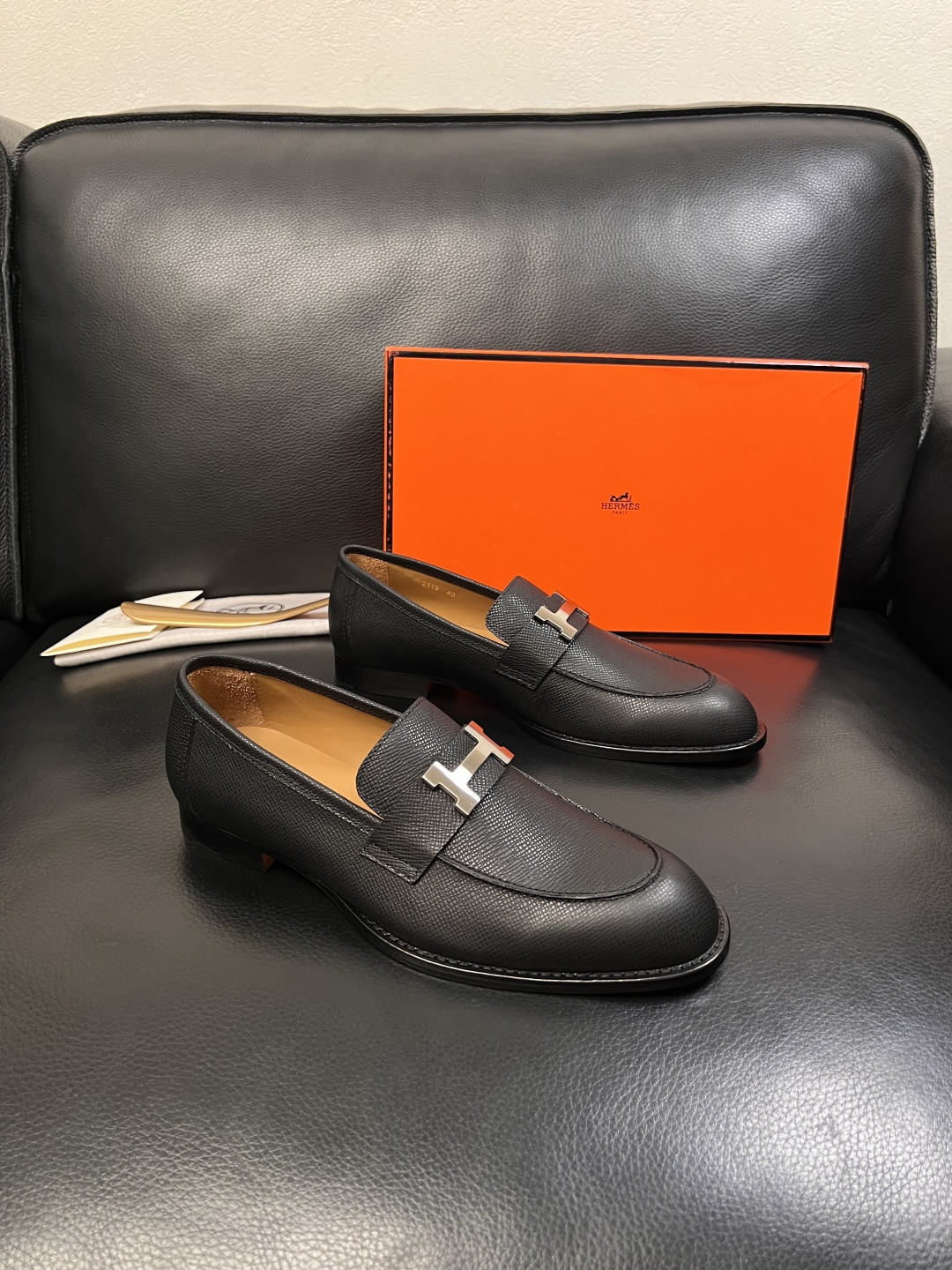 Hermes  高品质  顶级工艺品 爱马仕 皮鞋专柜同步 原厂配置，意大利进口原版牛皮面料，透气舒适进