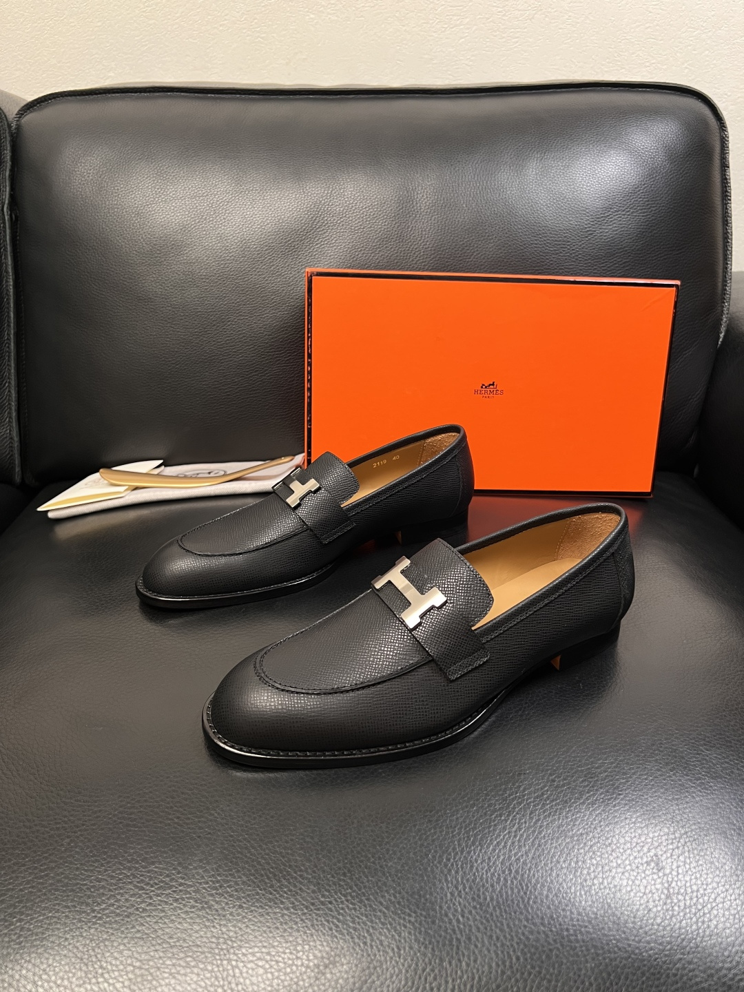 Hermes  高品质  顶级工艺品 爱马仕 皮鞋专柜同步 原厂配置，意大利进口原版牛皮面料，透气舒适进