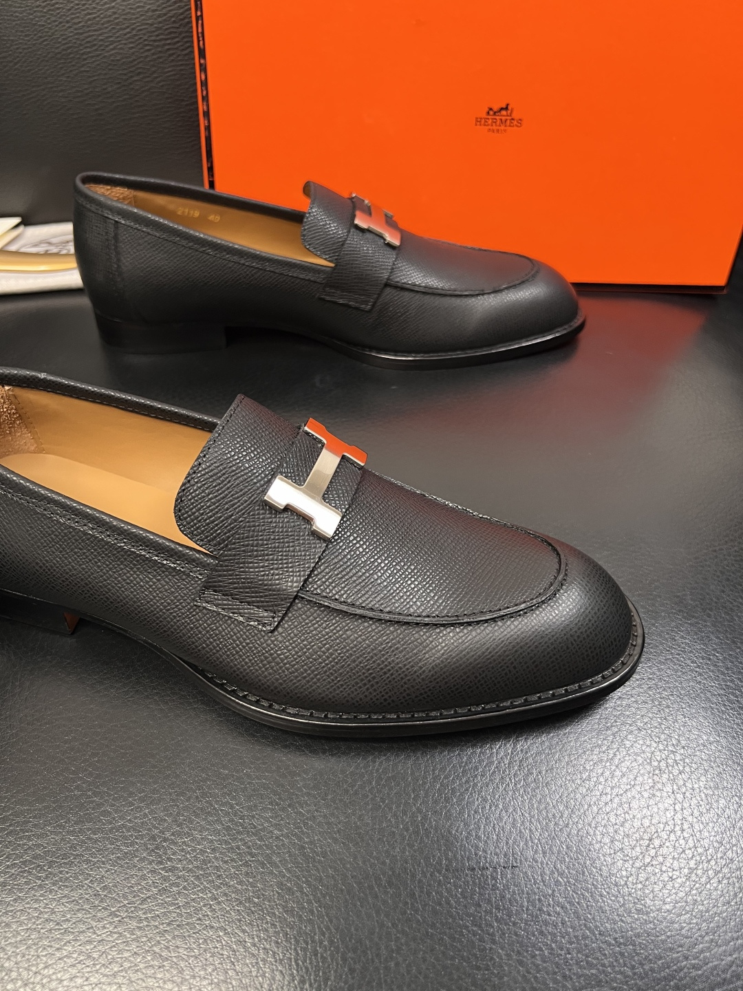 Hermes  高品质  顶级工艺品 爱马仕 皮鞋专柜同步 原厂配置，意大利进口原版牛皮面料，透气舒适进